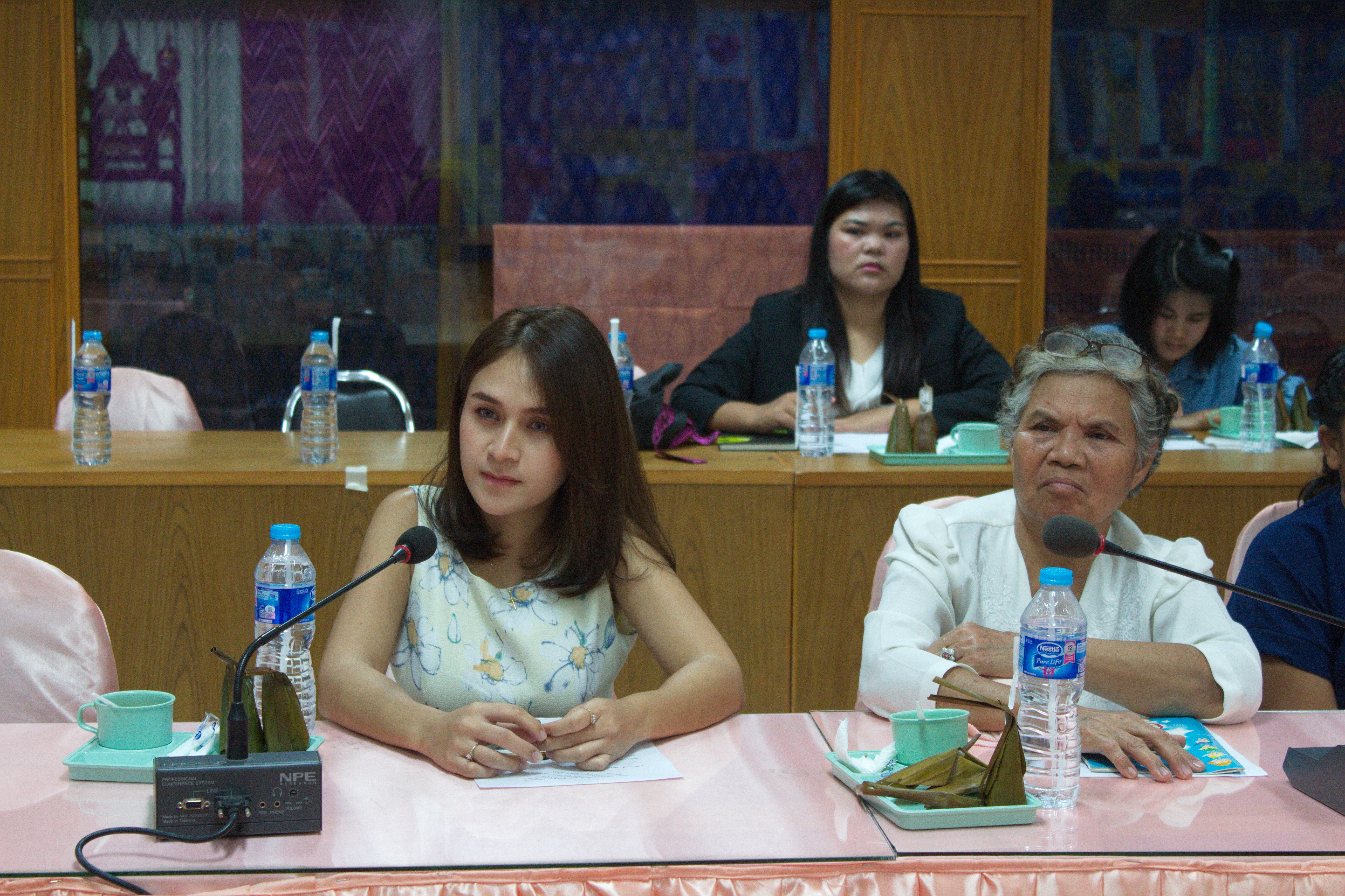 11 พฤษภาคม 2561 การประชุมเตรียมความพร้อมผู้ผลิตผู้ประกอบการ OTOP เข้าร่วมจัดแสดงและจำหน่ายผลิตภัณฑ์ไหมและสินค้า OTOP ในงาน  “มหกรรมผลิตภัณฑ์ภูมิปัญญา ร้อยแก่นสารสินธุ์ สู่สากล” ณ ศูนย์การค้าแพชชั่นช็อปปิ้ง เดสติเนชั่น อำเภอเมืองระยอง จังหวัดระยอง
