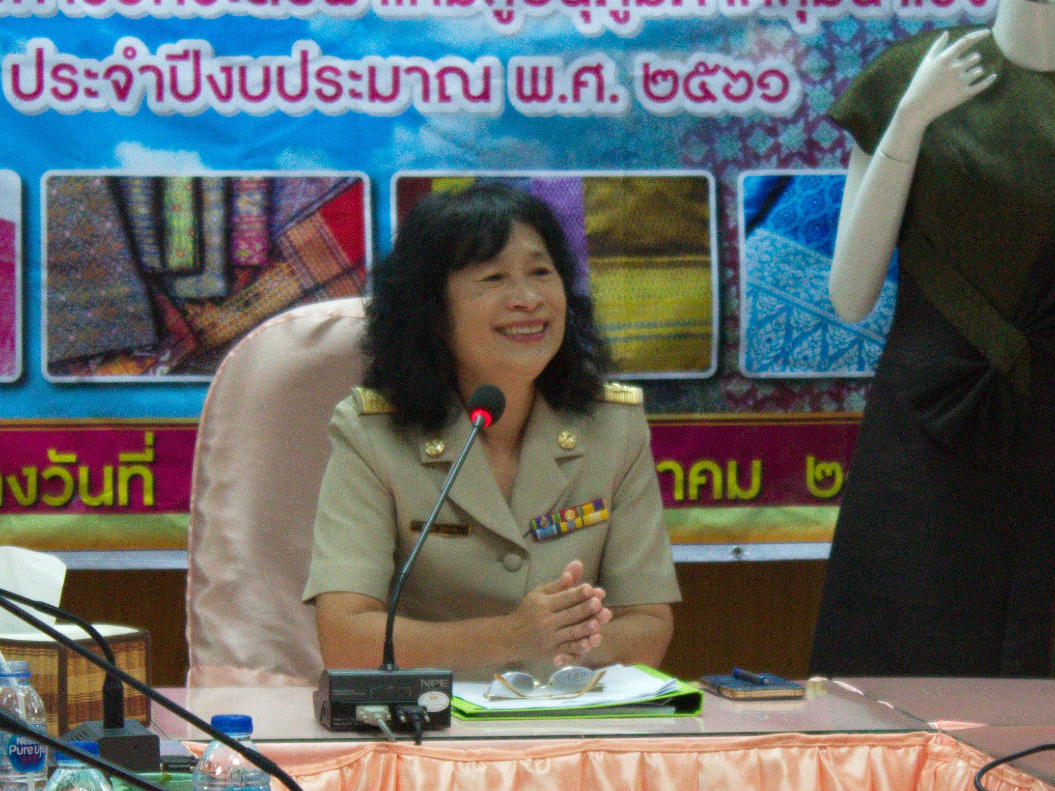 28 พฤษภาคม 2561 จัดการประกวดผ้าไหมและชุดแฟชั่นผ้าไหมกลุ่มจังหวัดภาคตะวันออกเฉียงเหนือตอนกลาง ตามโครงการยกระดับผ้าไหมสู่อนุภูมิภาคลุ่มน้ำโขง ประจำปีงบประมาณ พ.ศ.2561 ของกลุ่มจังหวัดร้อยแก่นสารสินธุ์