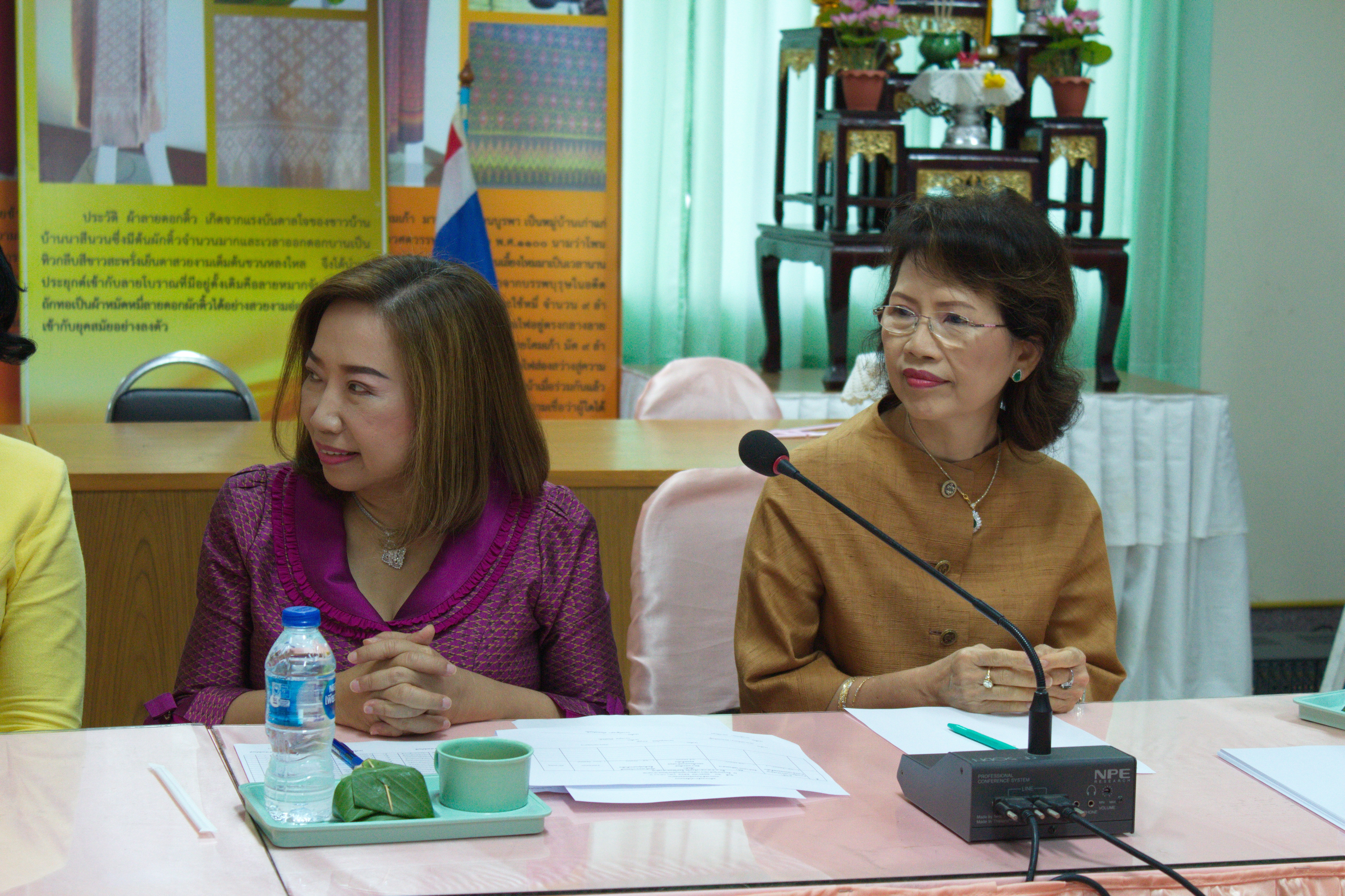 28 พฤษภาคม 2561 จัดการประกวดผ้าไหมและชุดแฟชั่นผ้าไหมกลุ่มจังหวัดภาคตะวันออกเฉียงเหนือตอนกลาง ตามโครงการยกระดับผ้าไหมสู่อนุภูมิภาคลุ่มน้ำโขง ประจำปีงบประมาณ พ.ศ.2561 ของกลุ่มจังหวัดร้อยแก่นสารสินธุ์
