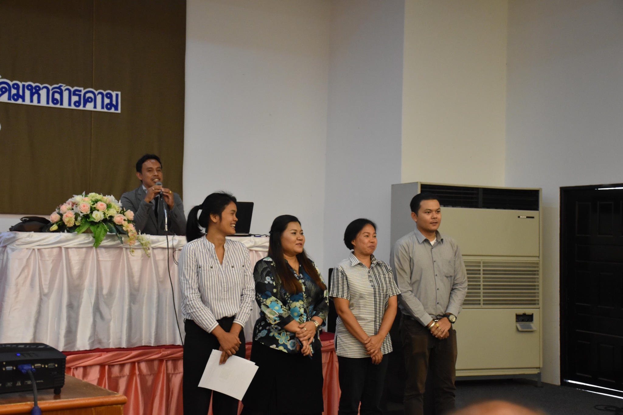 31 พฤษภาคม 2561 การประชุมสำนักงานพัฒนาชุมชนจังหวัดมหาสารคาม เพื่อขับเคลื่อนยุทธศาสตร์กรม ยุทธศาสตร์จังหวัด นโยบายรัฐบาล บูรณาการแผนการขับเคลื่อนงาน ปีงบประมาณ 2561 และแนวทางการขับเคลื่อนงานโครงการ ชุมชนท่องเที่ยว OTOP นวัตวิถี