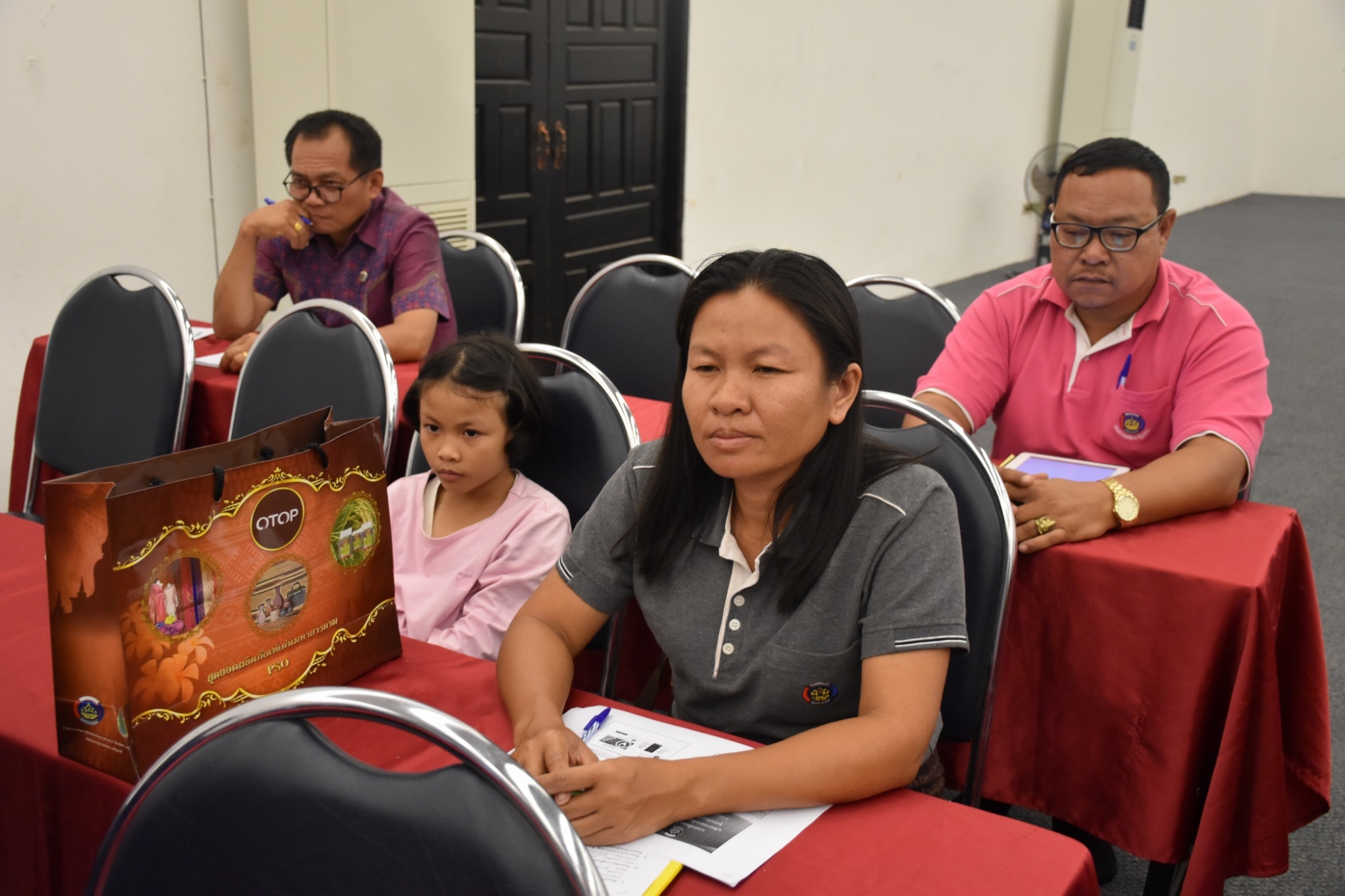 31 พฤษภาคม 2561 การประชุมสำนักงานพัฒนาชุมชนจังหวัดมหาสารคาม เพื่อขับเคลื่อนยุทธศาสตร์กรม ยุทธศาสตร์จังหวัด นโยบายรัฐบาล บูรณาการแผนการขับเคลื่อนงาน ปีงบประมาณ 2561 และแนวทางการขับเคลื่อนงานโครงการ ชุมชนท่องเที่ยว OTOP นวัตวิถี