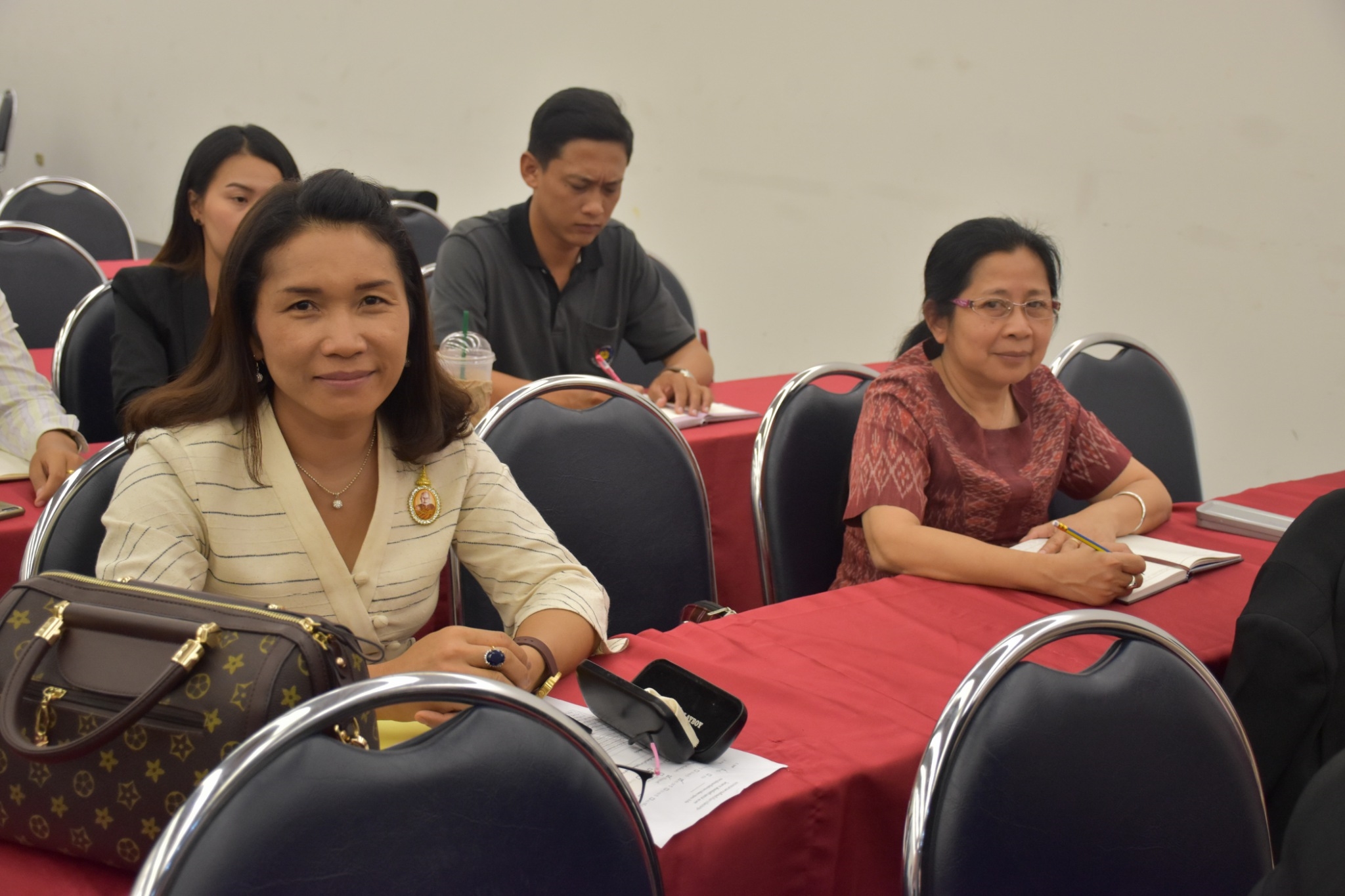 31 พฤษภาคม 2561 การประชุมสำนักงานพัฒนาชุมชนจังหวัดมหาสารคาม เพื่อขับเคลื่อนยุทธศาสตร์กรม ยุทธศาสตร์จังหวัด นโยบายรัฐบาล บูรณาการแผนการขับเคลื่อนงาน ปีงบประมาณ 2561 และแนวทางการขับเคลื่อนงานโครงการ ชุมชนท่องเที่ยว OTOP นวัตวิถี
