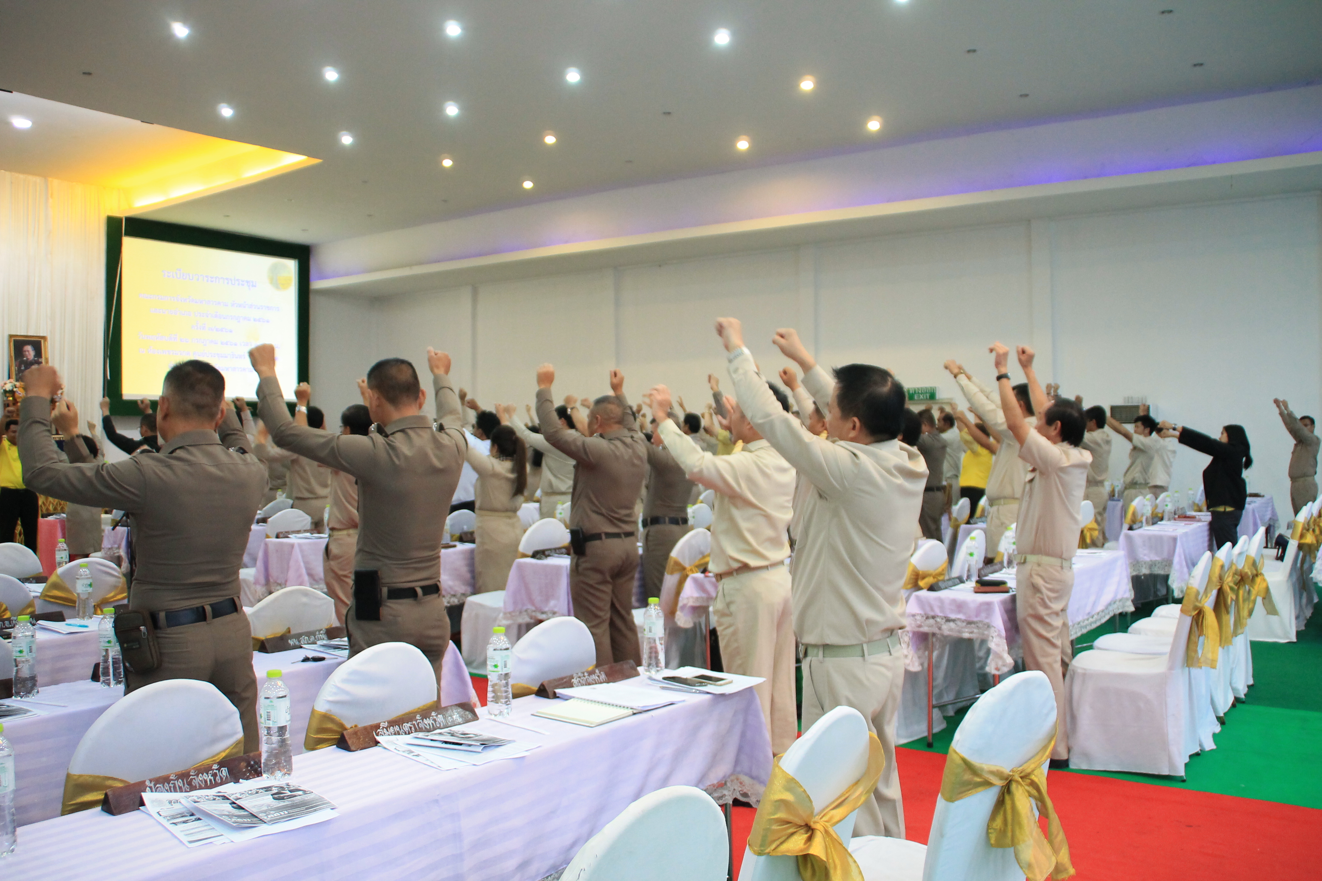 26 กรกฎาคม 2561 ประชุมคณะกรมการจังหวัดมหาสารคาม หัวหน้าส่วนราชการ และนายอำเภอ ประจำเดือนกรกฎาคม 2561 พร้อมจัดกิจกรรมมอบโล่รางวัลและประกาศเกียรติคุณ เพื่อเป็นการเชิดชูเกียรติ บุคคล กลุ่ม องค์กร ชุมชน ที่ดำเนินงานพัฒนาชุมชนดีเด่น ประจำปี 2561