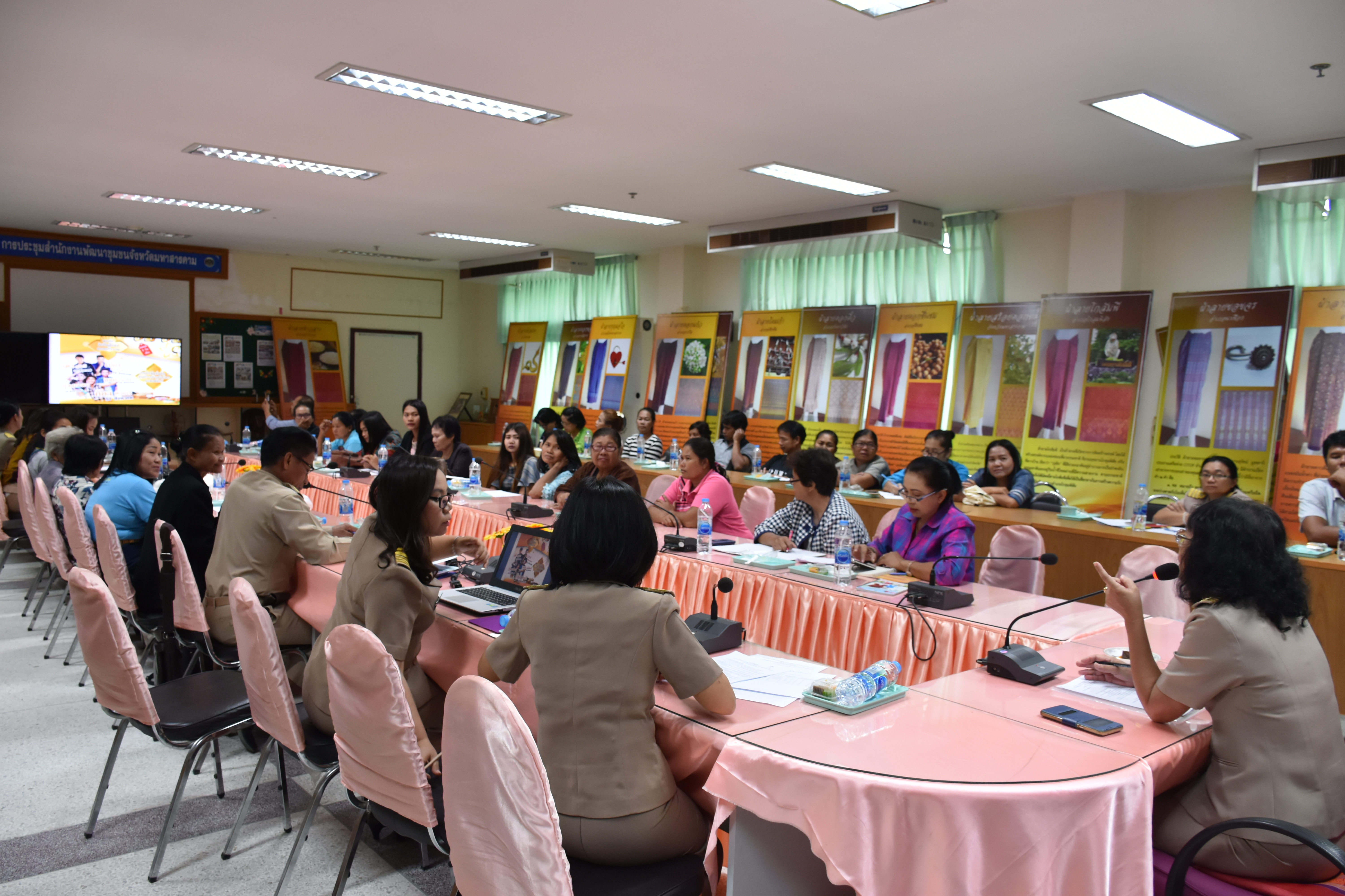 6 สิงหาคม 2561 ประชุมเตรียมความพร้อมการจัดแสดงและจำหน่ายสินค้า OTOP งาน “ชม ชิม ช้อป OTOP @ มหาสารคาม” และงาน “ศิลปาชีพ ประทีปไทย OTOP ก้าวไกล ด้วยพระบารมี ปี พ.ศ. 2561