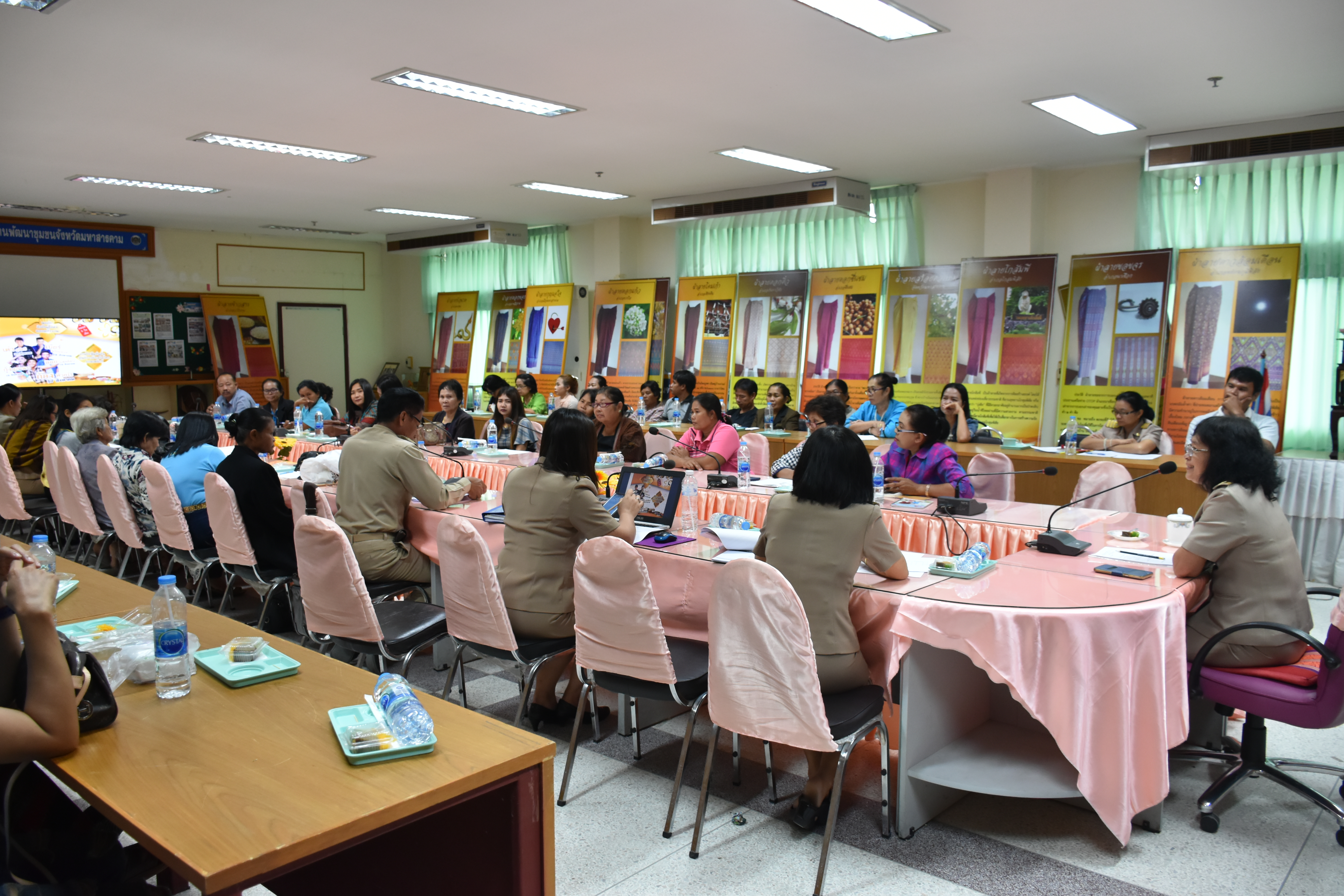 6 สิงหาคม 2561 ประชุมเตรียมความพร้อมการจัดแสดงและจำหน่ายสินค้า OTOP งาน “ชม ชิม ช้อป OTOP @ มหาสารคาม” และงาน “ศิลปาชีพ ประทีปไทย OTOP ก้าวไกล ด้วยพระบารมี ปี พ.ศ. 2561