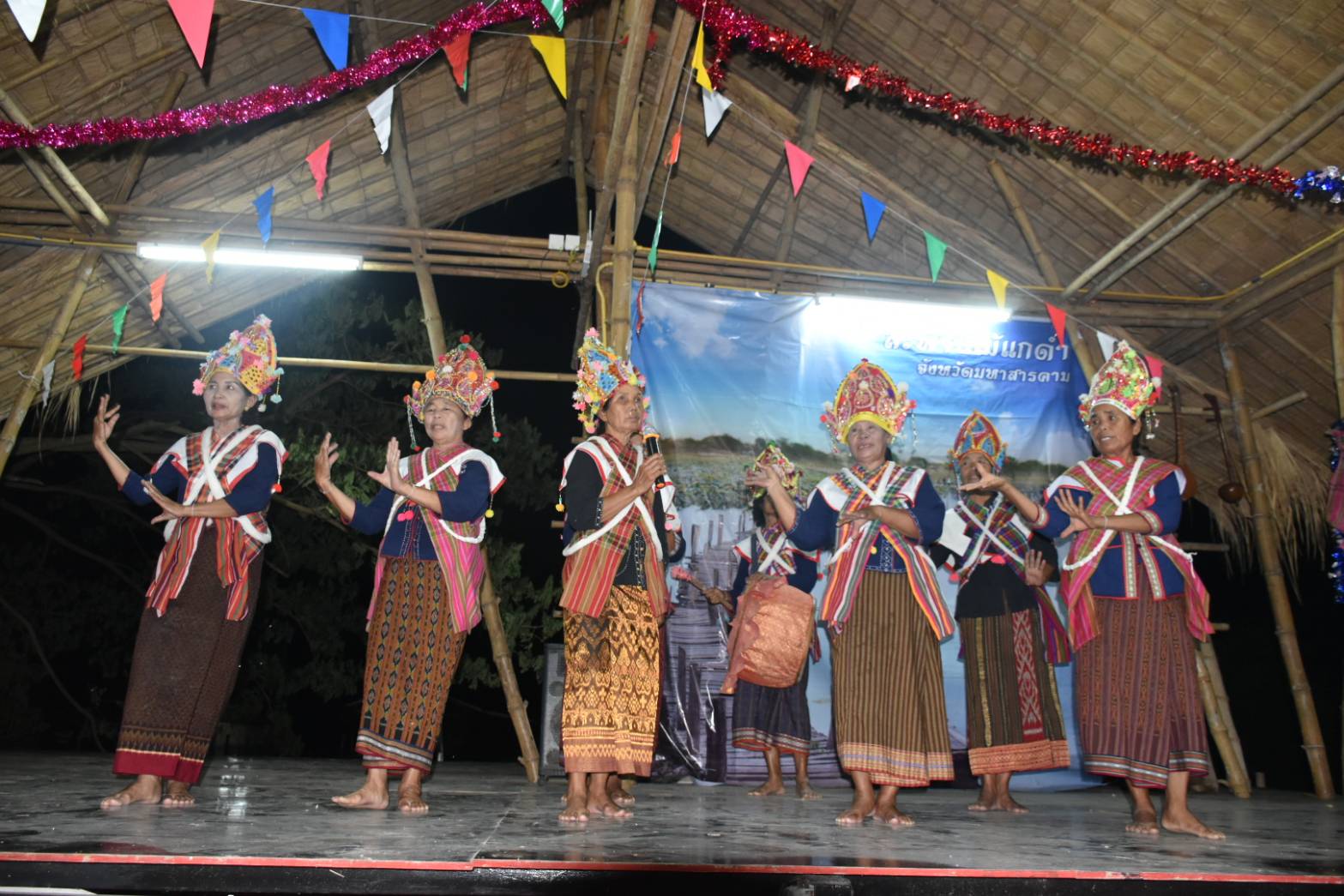 15-16 กันยายน 2561@ มหาสารคาม ผูกไมตรี สานสัมพันธ์ แลกเปลี่ยนประสบการณ์ โครงการชุมชนท่องเที่ยว OTOP นวัตวิถี กิจกรรมการประกวดนักเล่าเรื่องชุมชน (The best นักเล่าเรื่องเมืองมหาสารคาม)