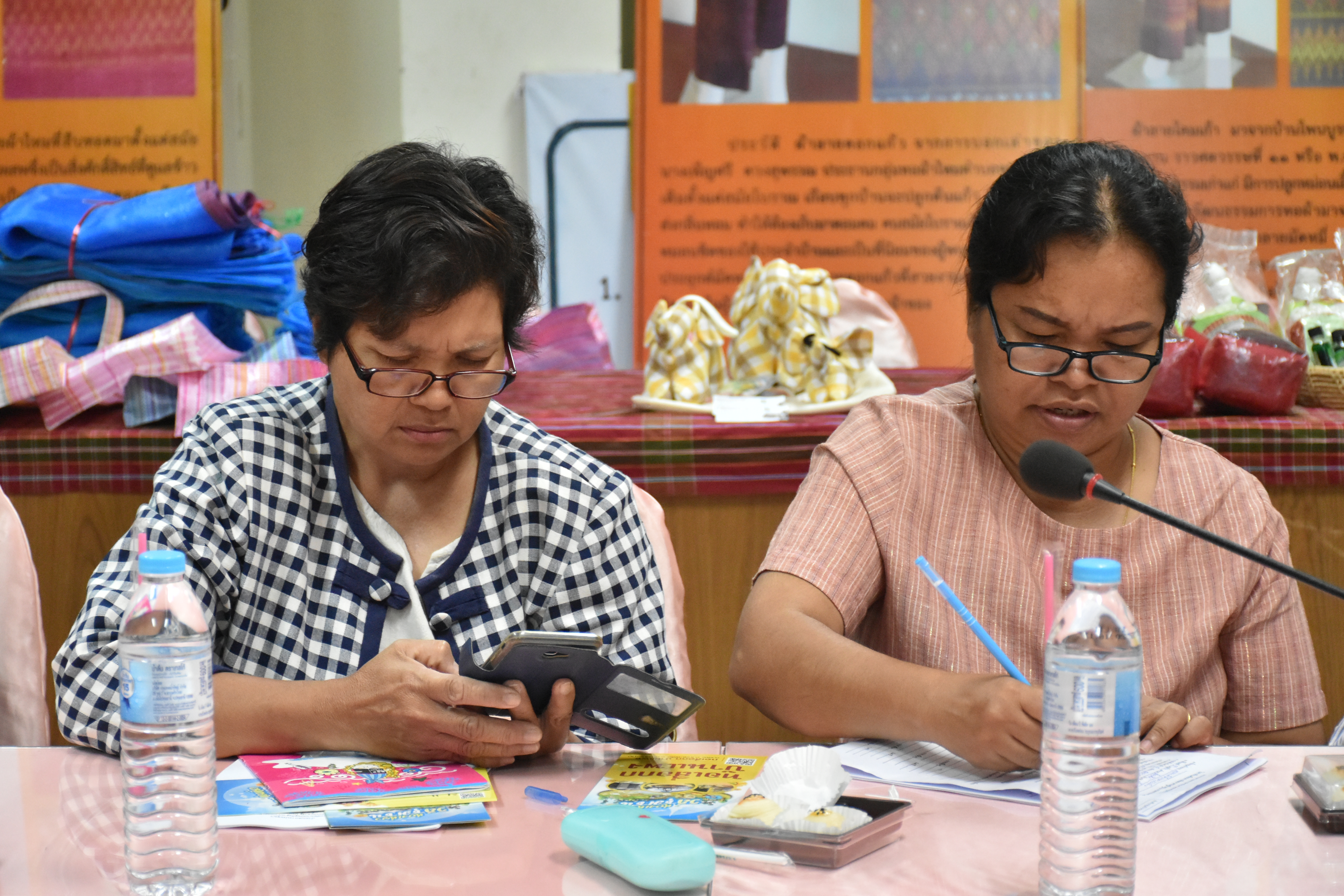 @ มหาสารคาม 11 กันยายน 2561 ประชุมคณะทำงานด้านการขับเคลื่อนการพัฒนาเศรษฐกิจฐานรากและประชารัฐ (E3) และผู้เกี่ยวข้อง (เพื่อสรุปบทเรียนการพัฒนาเศรษฐกิจ ฐานรากและประชารัฐ ประเภทกลุ่มงานการเกษตรและการแปรรูป (OTOP/SMEs) ครั้งที่ 1/2561
