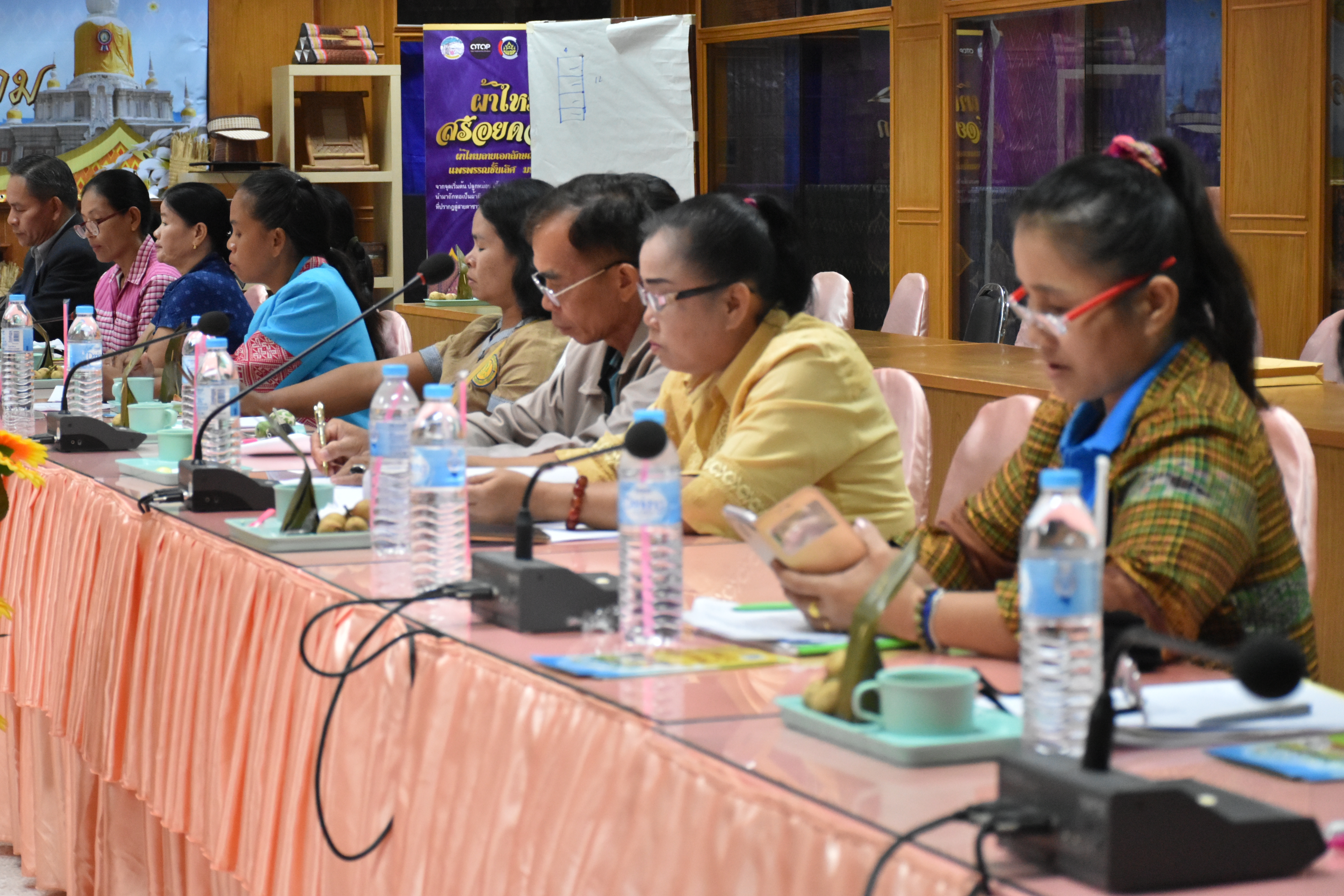 @ มหาสารคาม 11 กันยายน 2561 ประชุมคณะทำงานด้านการขับเคลื่อนการพัฒนาเศรษฐกิจฐานรากและประชารัฐ (E3) และผู้เกี่ยวข้อง (เพื่อสรุปบทเรียนการพัฒนาเศรษฐกิจ ฐานรากและประชารัฐ ประเภทกลุ่มงานการเกษตรและการแปรรูป (OTOP/SMEs) ครั้งที่ 1/2561
