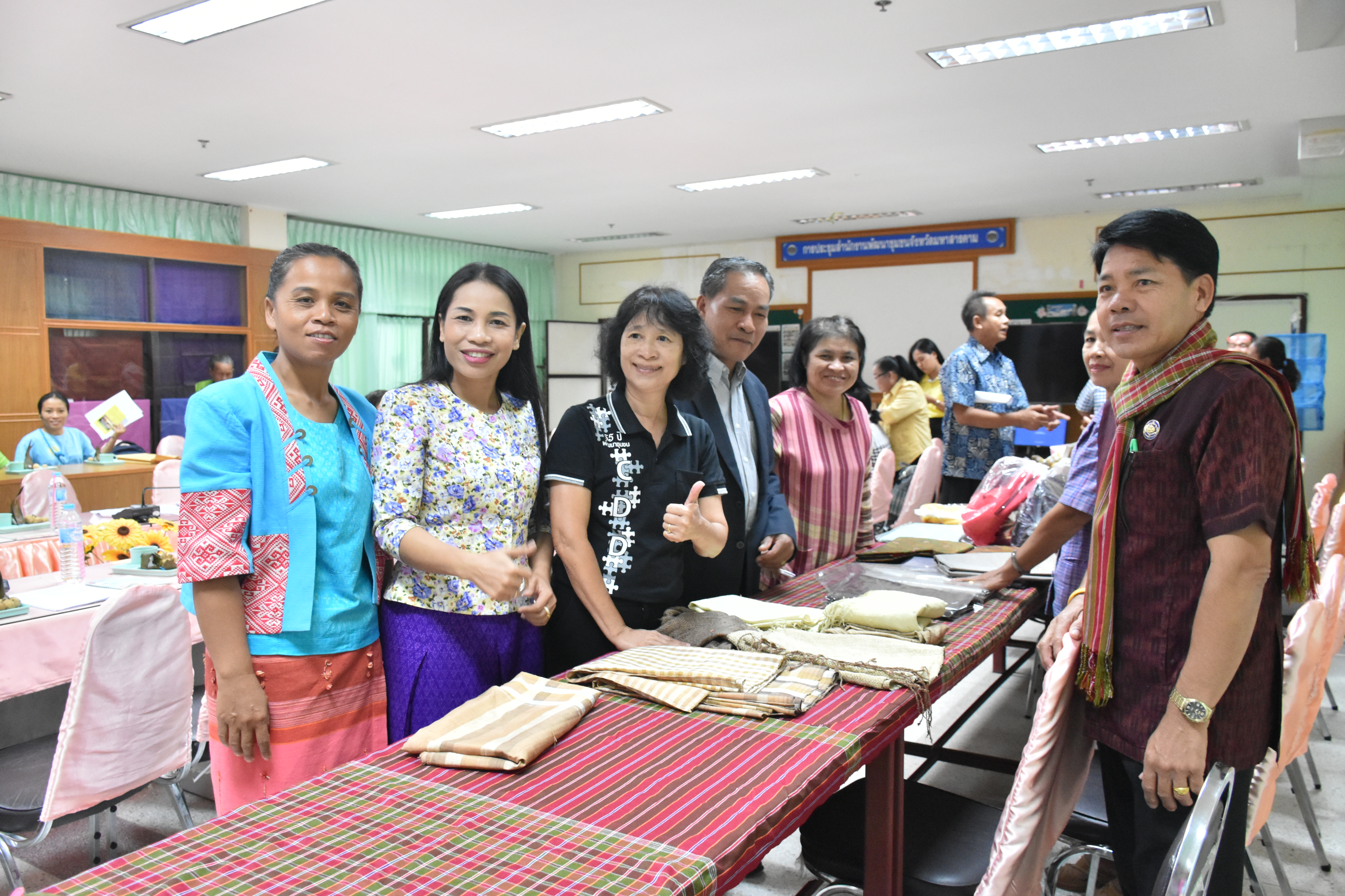 @ มหาสารคาม 11 กันยายน 2561 ประชุมคณะทำงานด้านการขับเคลื่อนการพัฒนาเศรษฐกิจฐานรากและประชารัฐ (E3) และผู้เกี่ยวข้อง (เพื่อสรุปบทเรียนการพัฒนาเศรษฐกิจ ฐานรากและประชารัฐ ประเภทกลุ่มงานการเกษตรและการแปรรูป (OTOP/SMEs) ครั้งที่ 1/2561