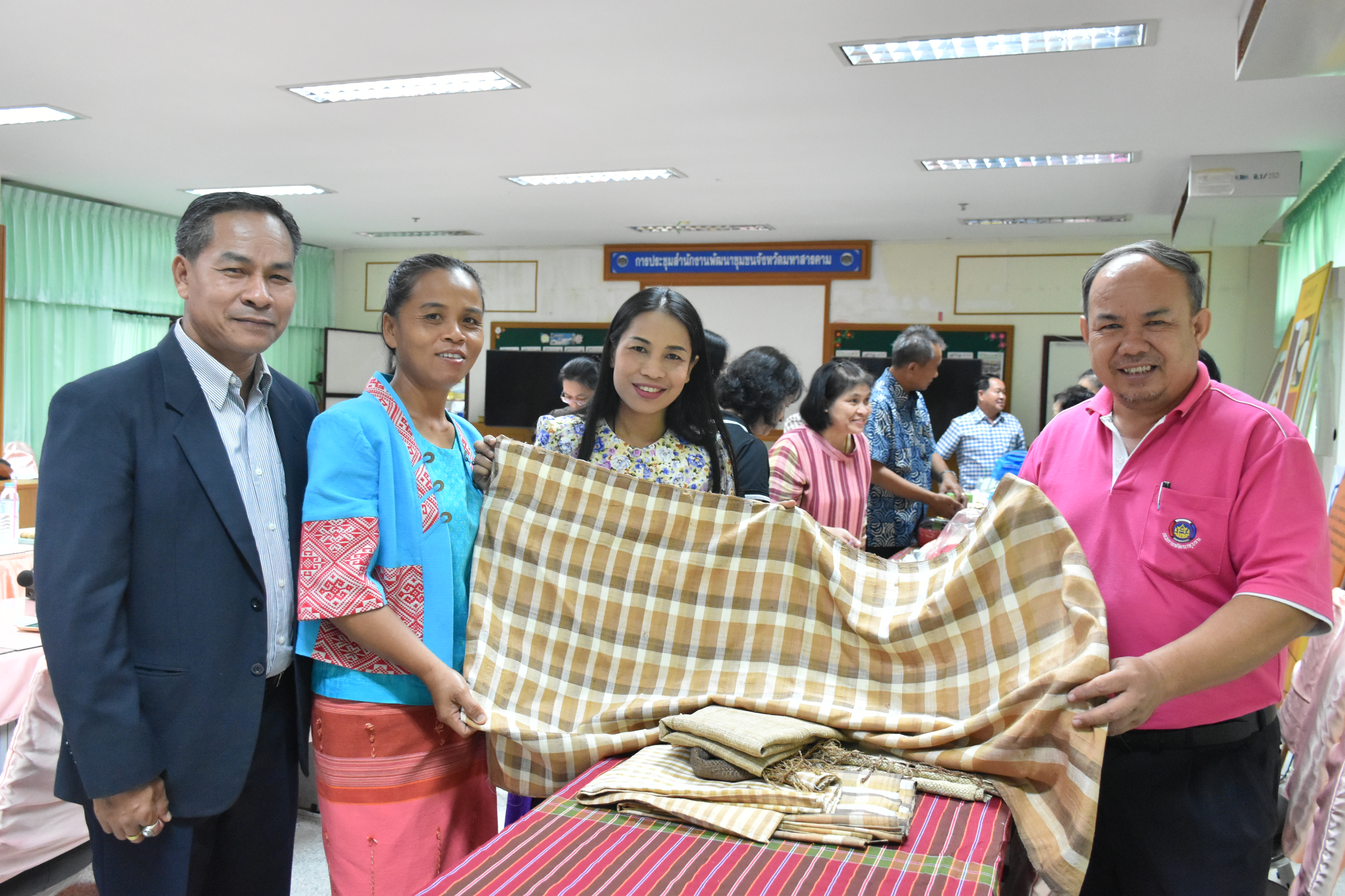 @ มหาสารคาม 11 กันยายน 2561 ประชุมคณะทำงานด้านการขับเคลื่อนการพัฒนาเศรษฐกิจฐานรากและประชารัฐ (E3) และผู้เกี่ยวข้อง (เพื่อสรุปบทเรียนการพัฒนาเศรษฐกิจ ฐานรากและประชารัฐ ประเภทกลุ่มงานการเกษตรและการแปรรูป (OTOP/SMEs) ครั้งที่ 1/2561