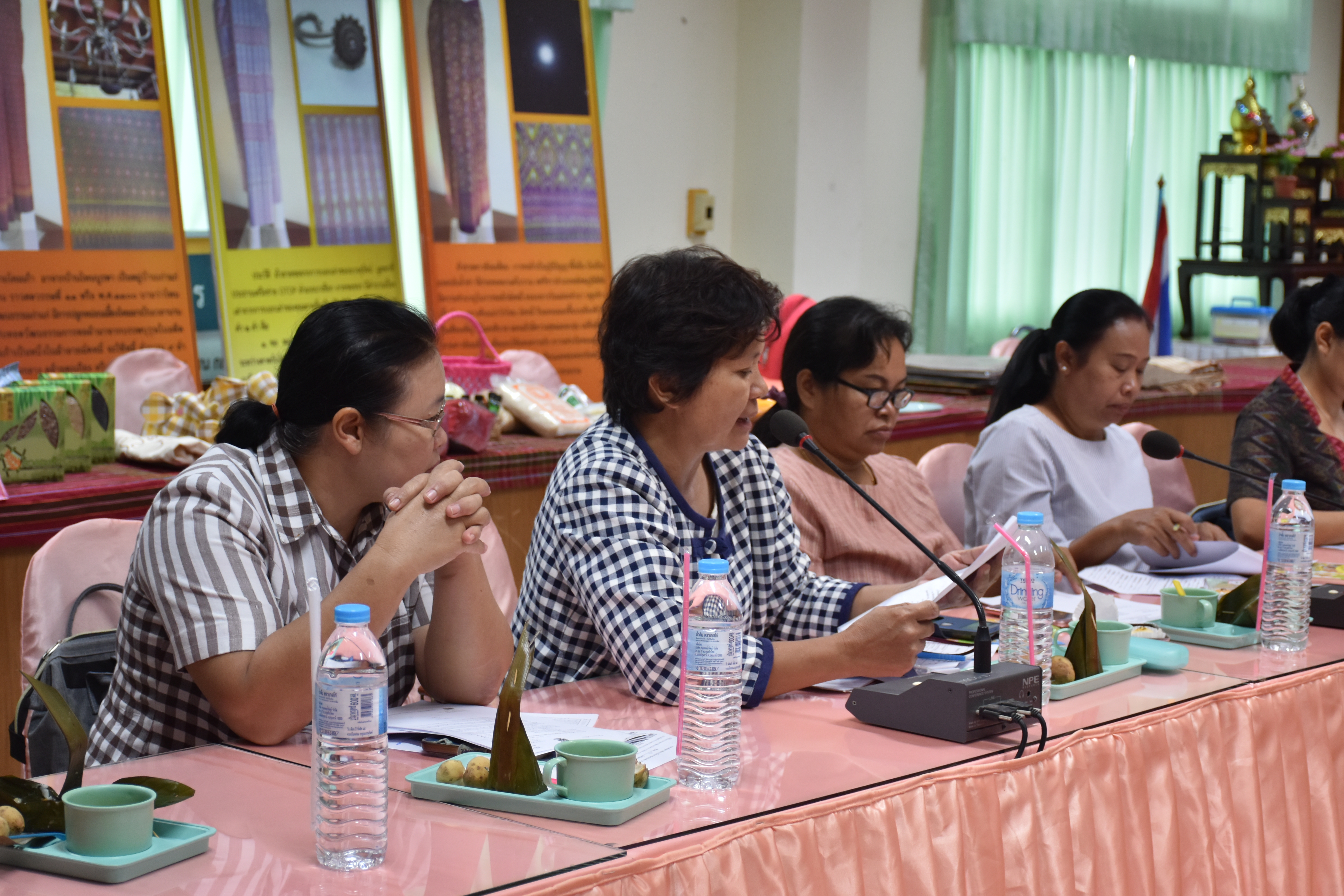 @ มหาสารคาม 11 กันยายน 2561 ประชุมคณะทำงานด้านการขับเคลื่อนการพัฒนาเศรษฐกิจฐานรากและประชารัฐ (E3) และผู้เกี่ยวข้อง (เพื่อสรุปบทเรียนการพัฒนาเศรษฐกิจ ฐานรากและประชารัฐ ประเภทกลุ่มงานการเกษตรและการแปรรูป (OTOP/SMEs) ครั้งที่ 1/2561