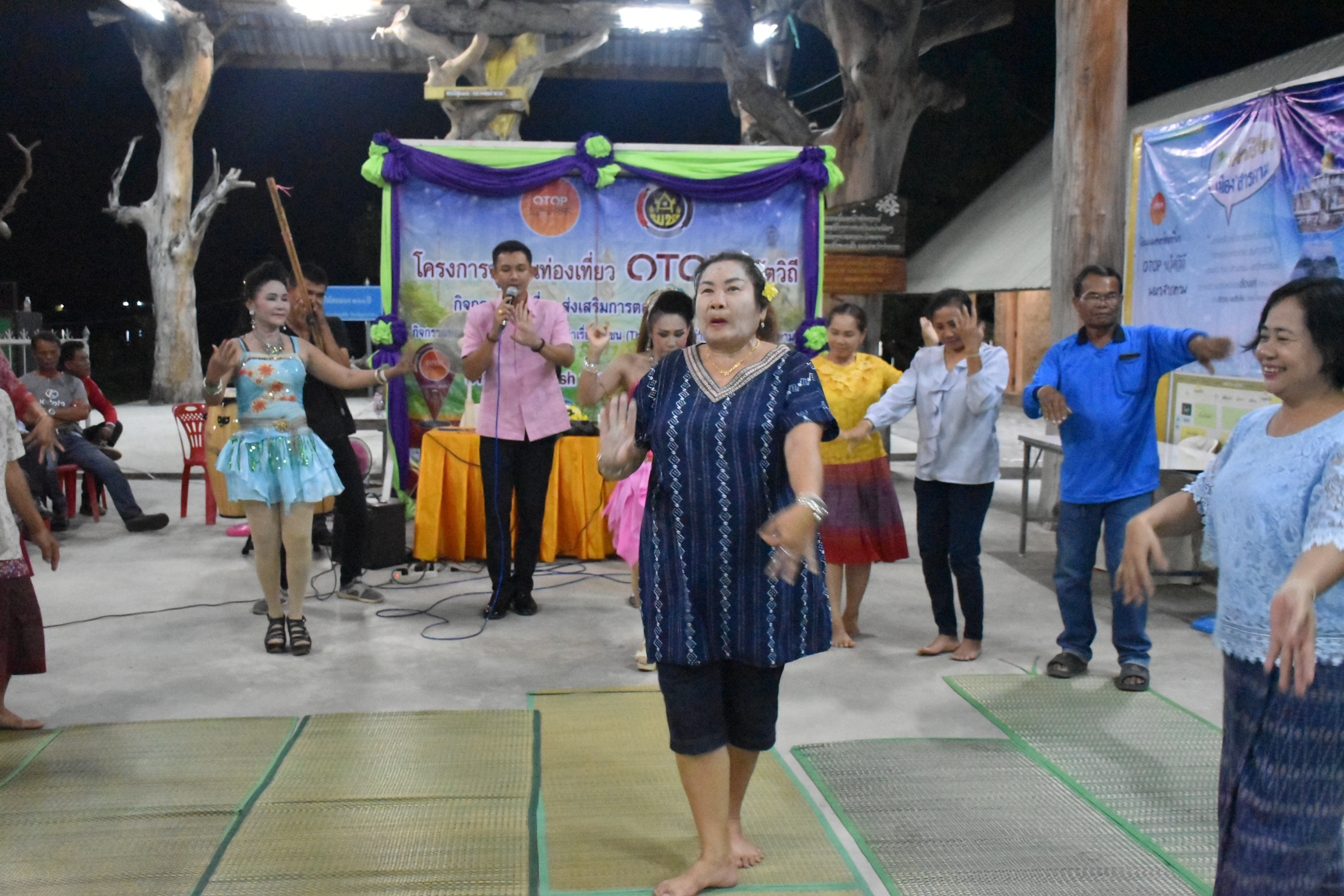 19-28 กันยายน 2561@ โกสุมพิสัย มหาสารคาม ผูกไมตรี สานสัมพันธ์ แลกเปลี่ยนประสบการณ์ โครงการชุมชนท่องเที่ยว OTOP นวัตวิถี กิจกรรมการประกวดนักเล่าเรื่องชุมชน (The best นักเล่าเรื่องเมืองมหาสารคาม)
