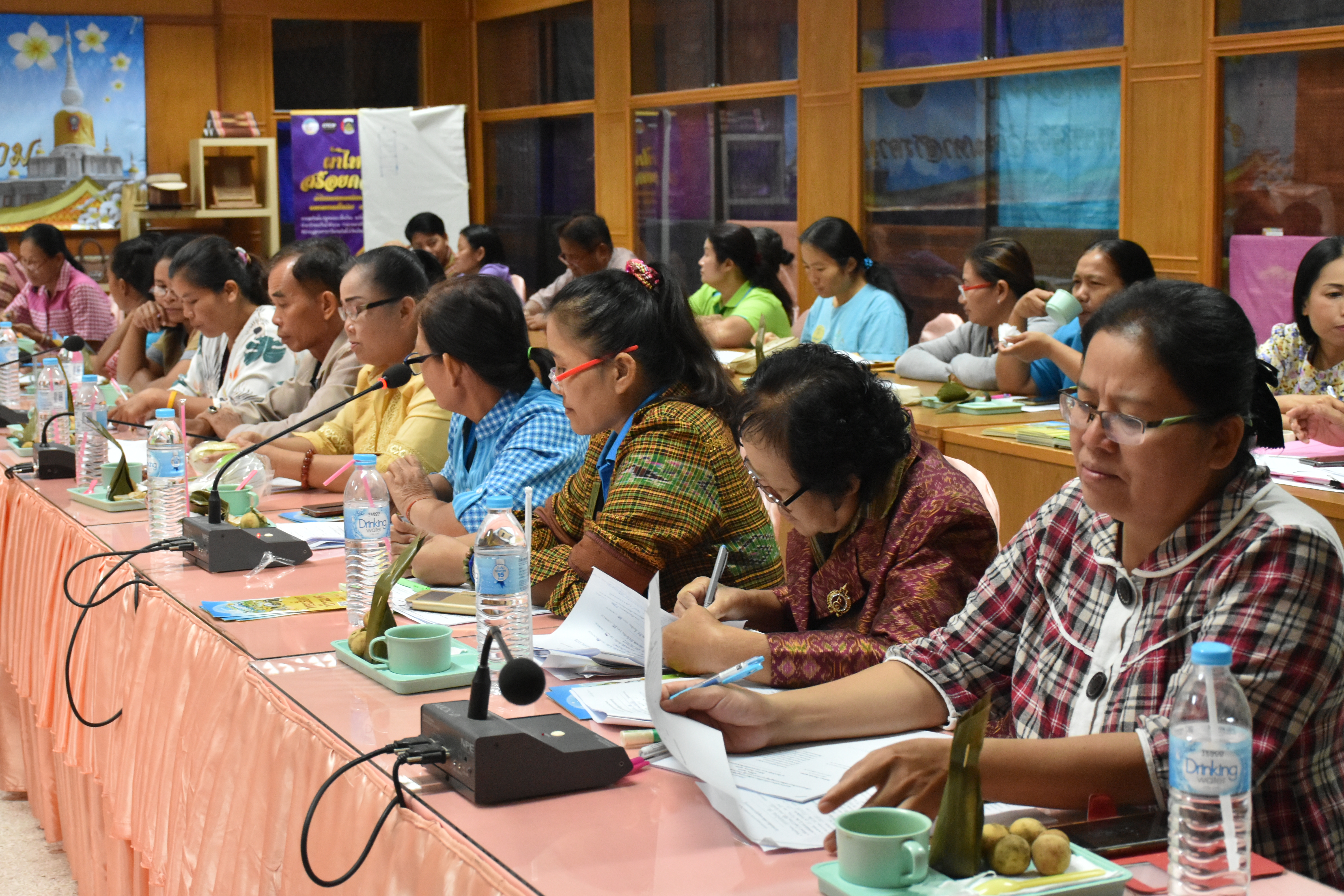 @ มหาสารคาม 11 กันยายน 2561 ประชุมคณะทำงานด้านการขับเคลื่อนการพัฒนาเศรษฐกิจฐานรากและประชารัฐ (E3) และผู้เกี่ยวข้อง (เพื่อสรุปบทเรียนการพัฒนาเศรษฐกิจ ฐานรากและประชารัฐ ประเภทกลุ่มงานการเกษตรและการแปรรูป (OTOP/SMEs) ครั้งที่ 1/2561