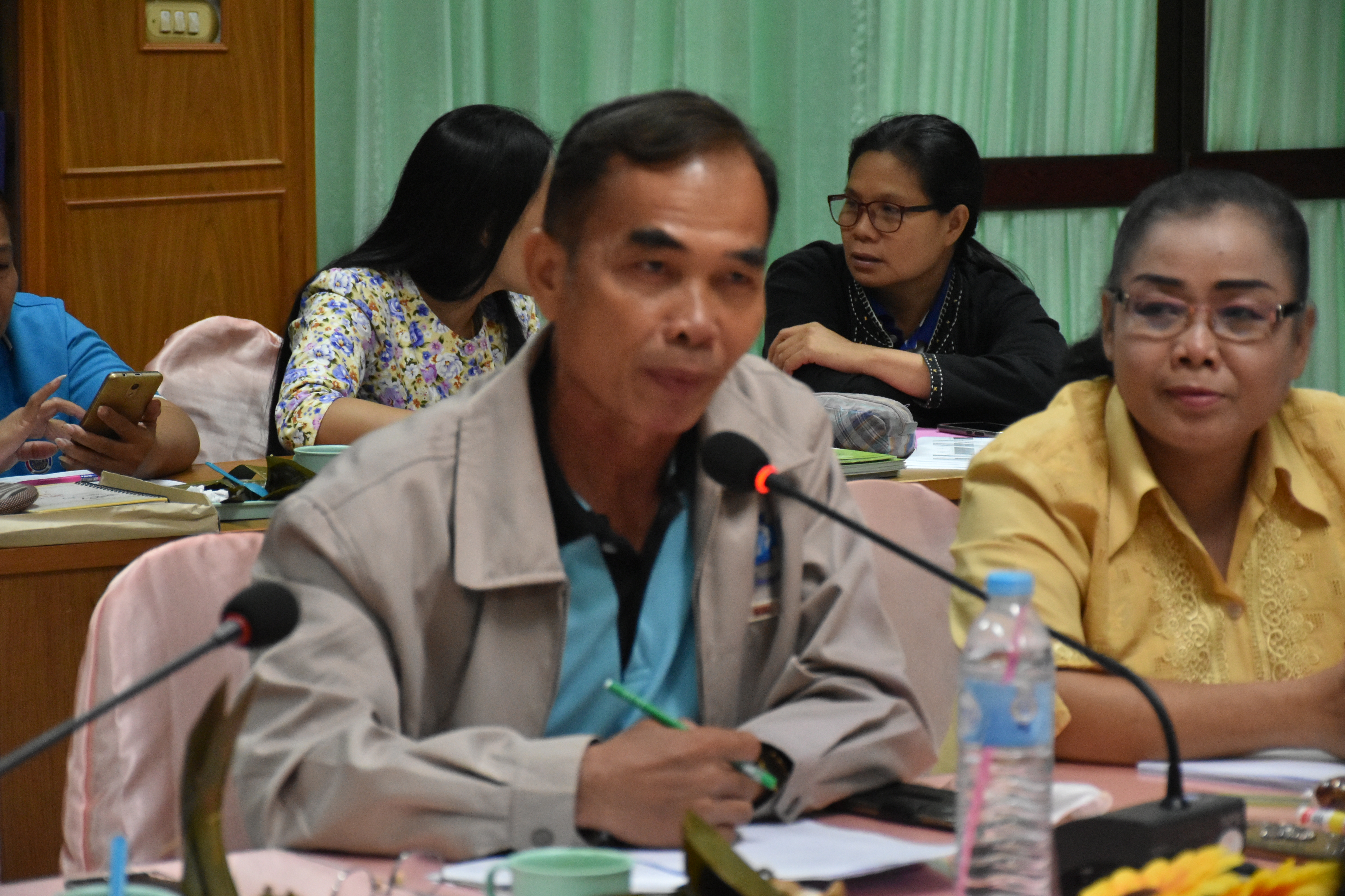 @ มหาสารคาม 11 กันยายน 2561 ประชุมคณะทำงานด้านการขับเคลื่อนการพัฒนาเศรษฐกิจฐานรากและประชารัฐ (E3) และผู้เกี่ยวข้อง (เพื่อสรุปบทเรียนการพัฒนาเศรษฐกิจ ฐานรากและประชารัฐ ประเภทกลุ่มงานการเกษตรและการแปรรูป (OTOP/SMEs) ครั้งที่ 1/2561