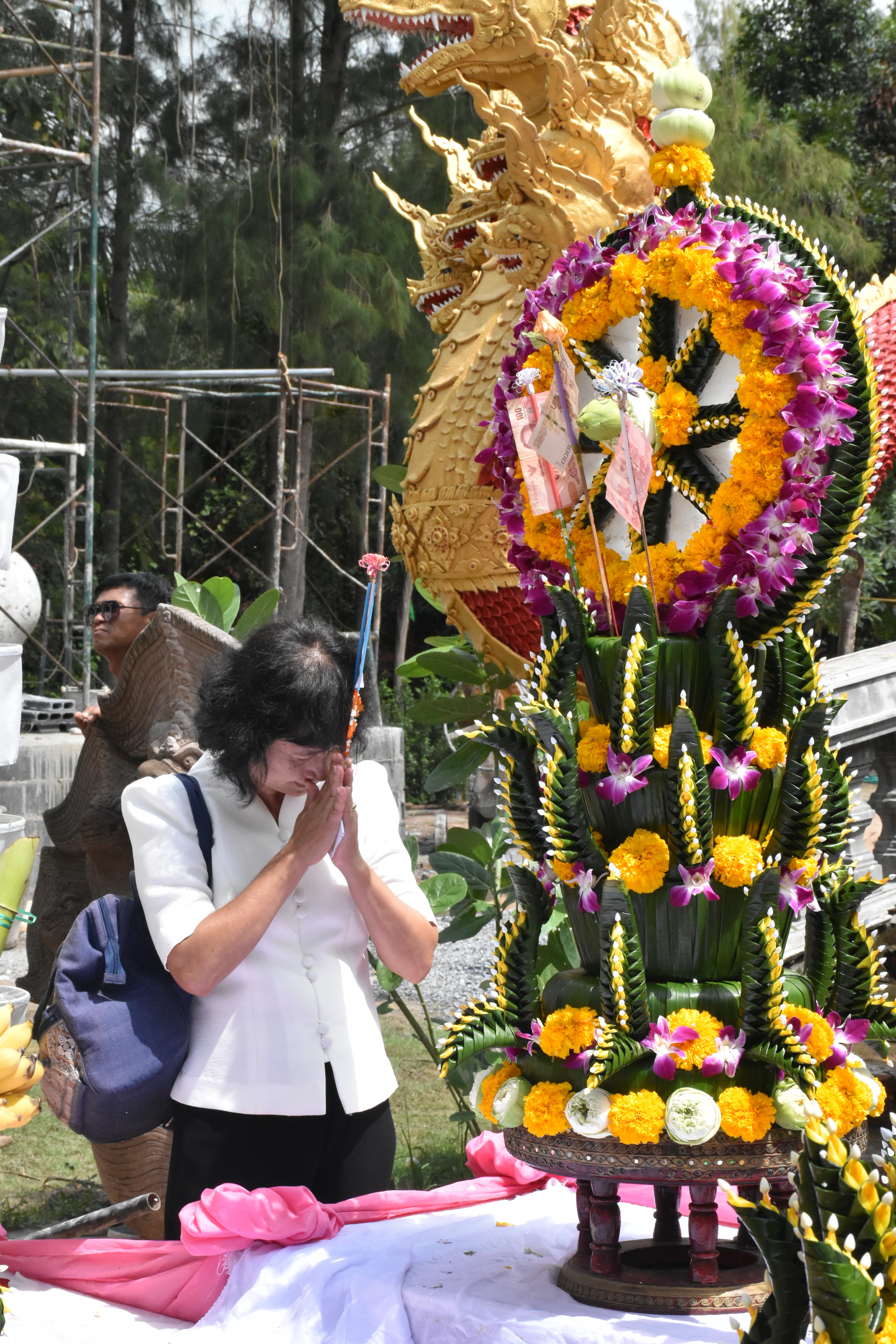 @ มหาสารคาม วันที่ 9 กันยายน 2561 เวลา 09.49 น. นายสมหวัง พ่วงบางโพ รองอธิบดีกรมการพัฒนาชุมชน ประธานพิธีถวายเสาอโศกเพื่อเป็นพุทธบูชา ณ วัดป่ารัตนพรชัย อำเภอวาปีปทุม จังหวัดมหาสารคาม
