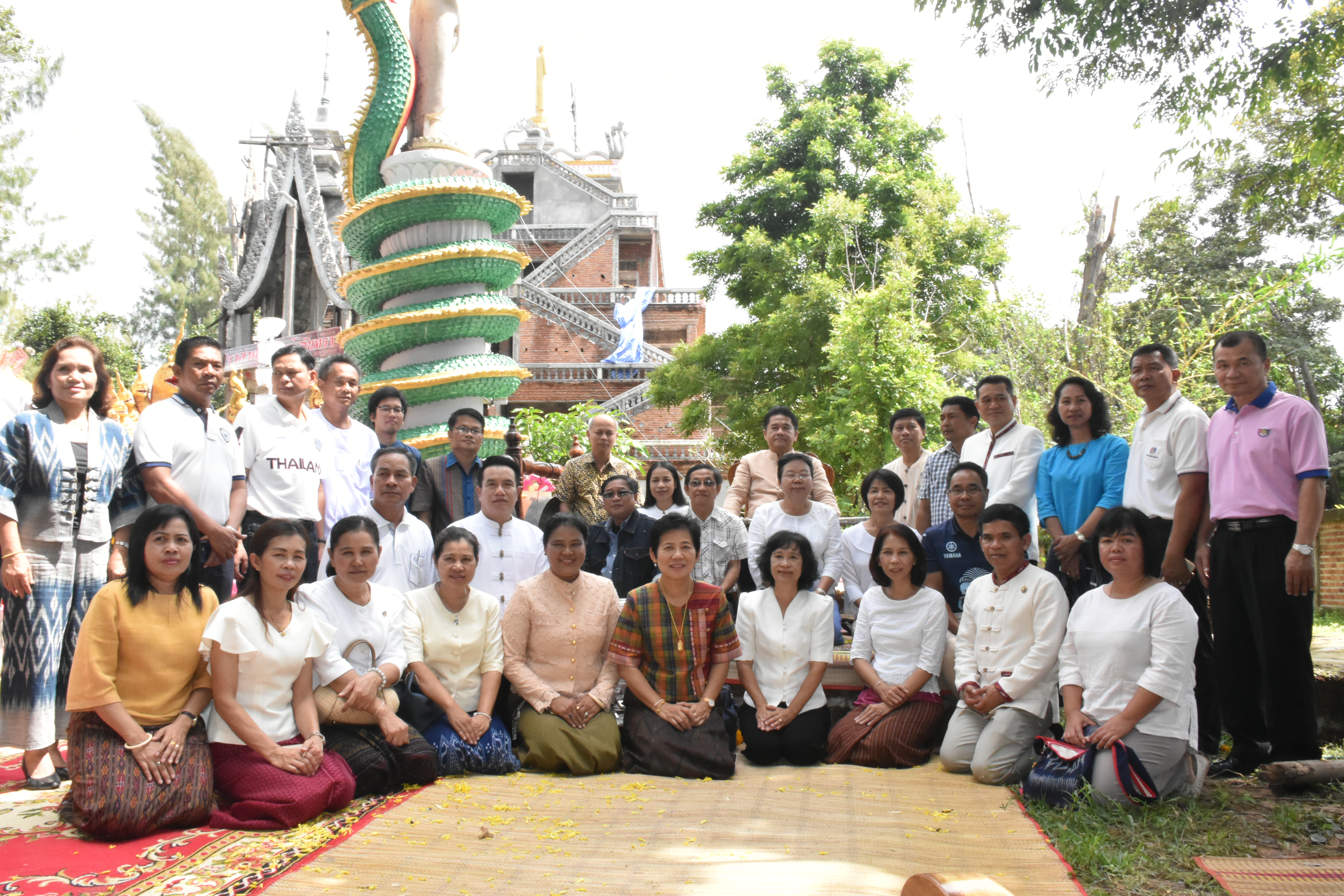 @ มหาสารคาม วันที่ 9 กันยายน 2561 เวลา 09.49 น. นายสมหวัง พ่วงบางโพ รองอธิบดีกรมการพัฒนาชุมชน ประธานพิธีถวายเสาอโศกเพื่อเป็นพุทธบูชา ณ วัดป่ารัตนพรชัย อำเภอวาปีปทุม จังหวัดมหาสารคาม