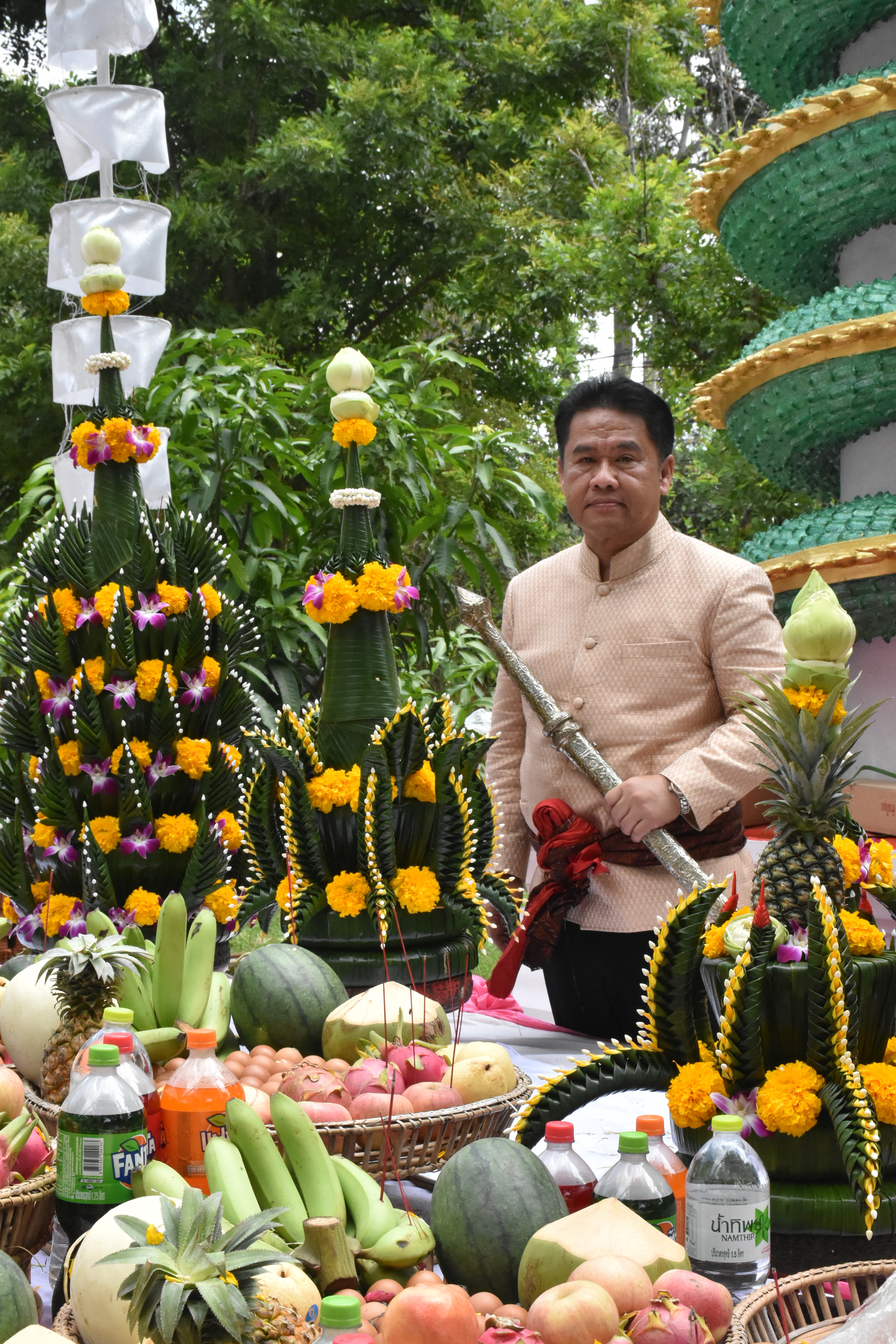 @ มหาสารคาม วันที่ 9 กันยายน 2561 เวลา 09.49 น. นายสมหวัง พ่วงบางโพ รองอธิบดีกรมการพัฒนาชุมชน ประธานพิธีถวายเสาอโศกเพื่อเป็นพุทธบูชา ณ วัดป่ารัตนพรชัย อำเภอวาปีปทุม จังหวัดมหาสารคาม