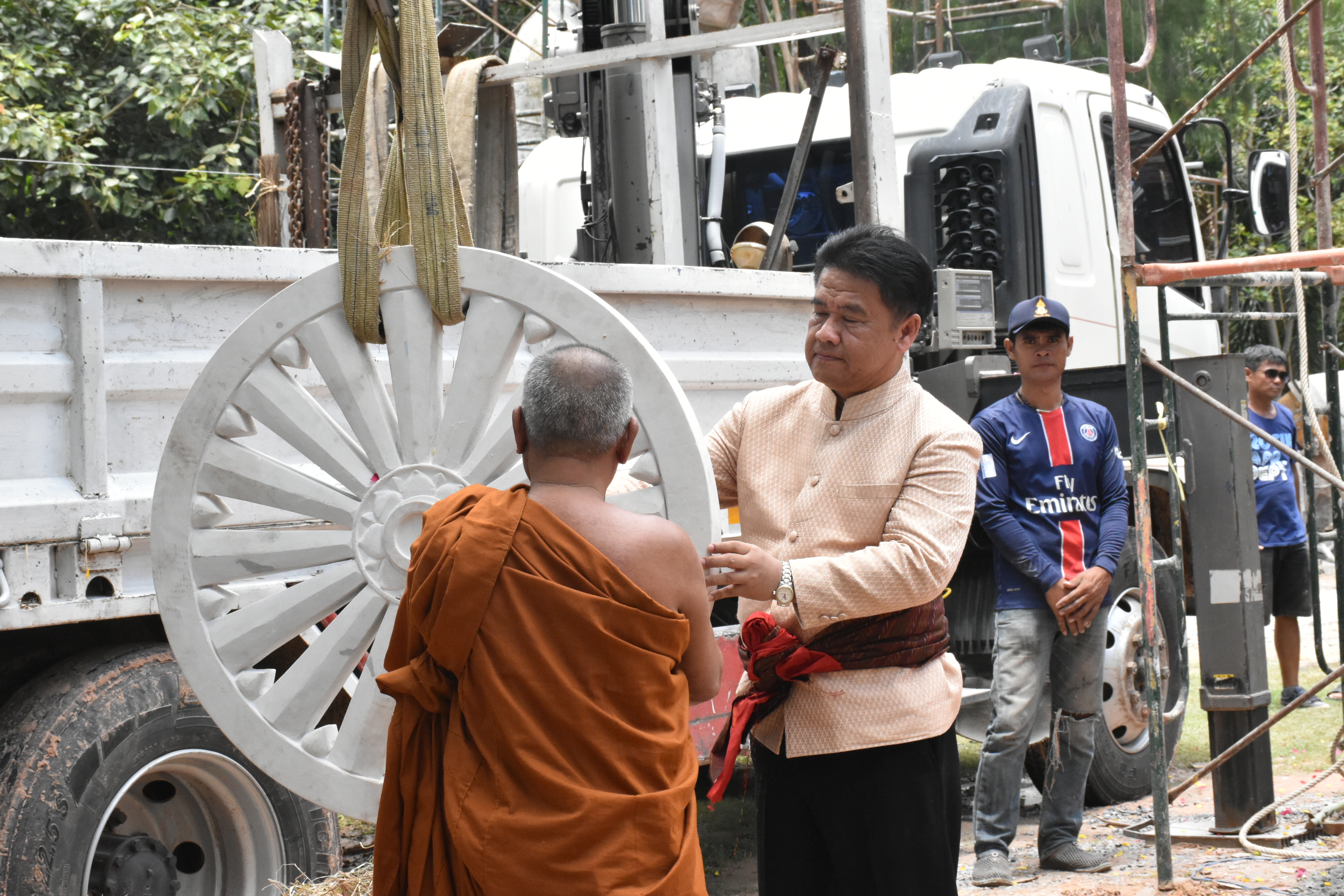 @ มหาสารคาม วันที่ 9 กันยายน 2561 เวลา 09.49 น. นายสมหวัง พ่วงบางโพ รองอธิบดีกรมการพัฒนาชุมชน ประธานพิธีถวายเสาอโศกเพื่อเป็นพุทธบูชา ณ วัดป่ารัตนพรชัย อำเภอวาปีปทุม จังหวัดมหาสารคาม
