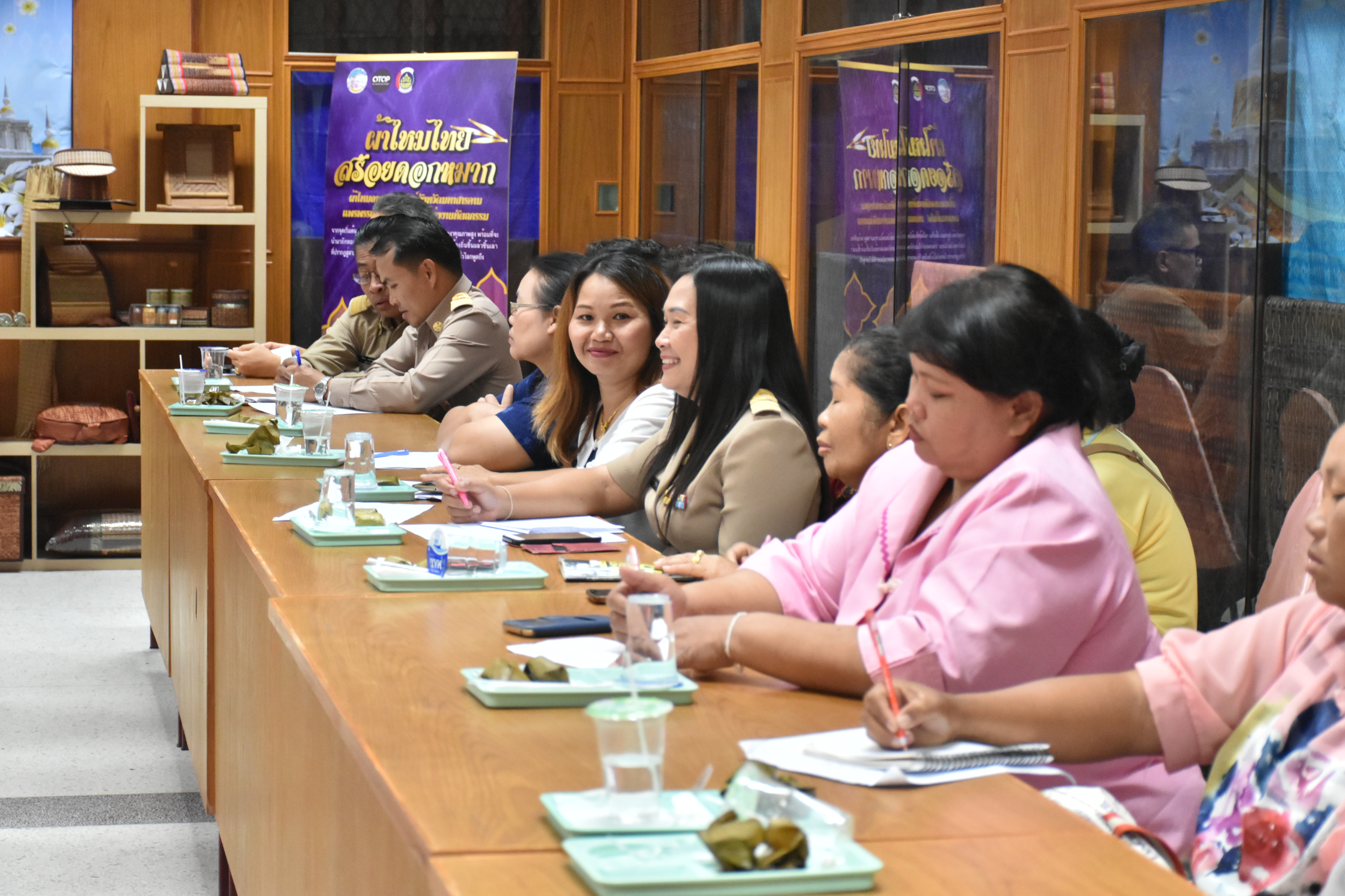 @ มหาสารคาม วันที่ 10 กันยายน 2561 เวลา 10.00 น. สานพลังระดมกำลัง ประชุมเตรียมความพร้อมจัดกิจกรรม ‘เส้นไหมลายผ้าสี่นคราแดนอีสาน’ ในงานสมโภชพระโพธิสัตว์กวนอิมพันพระหัตถ์