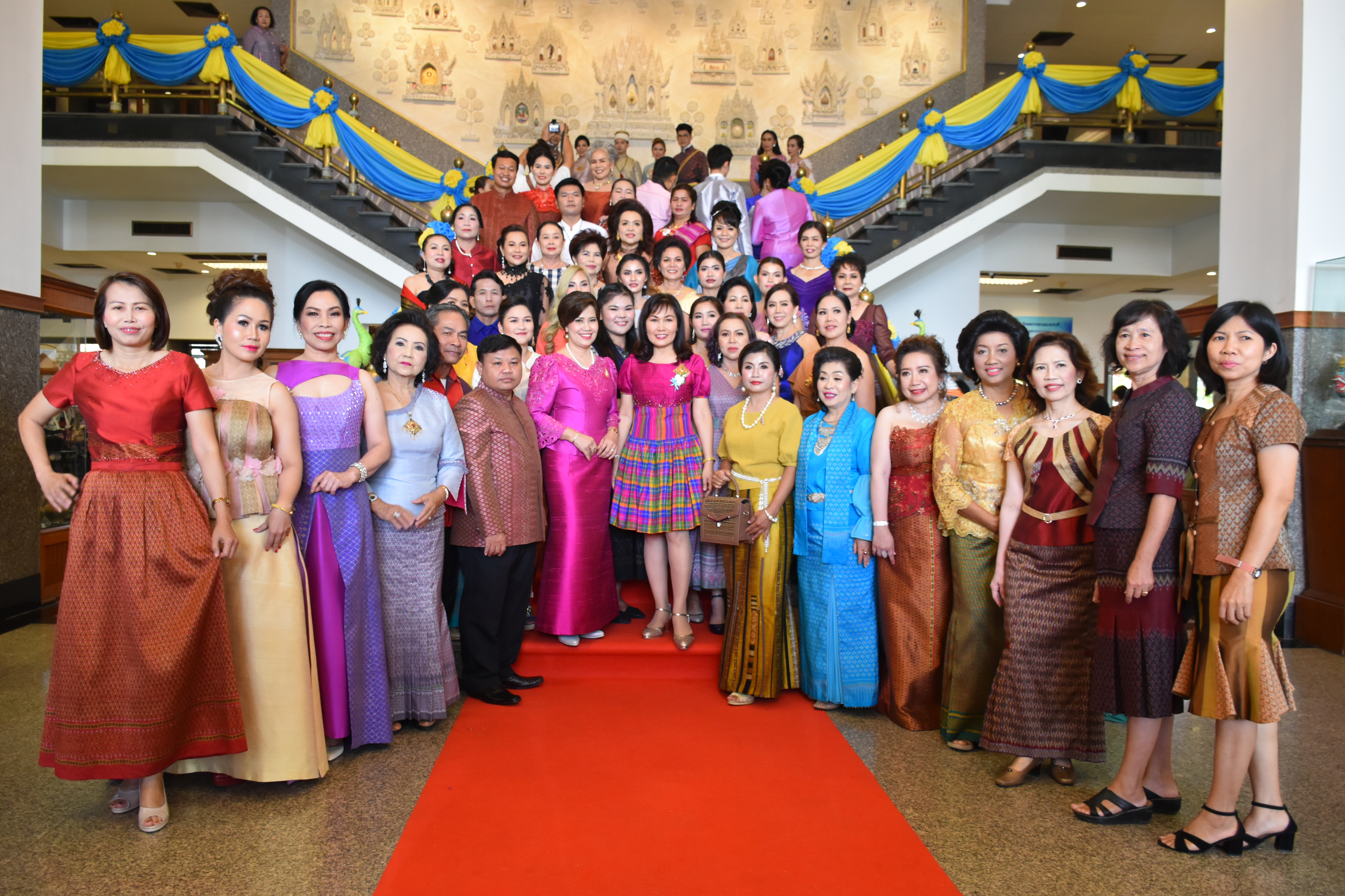 21 กันยายน 2561 งานสมโภชน์พระโพธิสัตว์กวนอิมพันพระหัตถ์และงานเส้นไหมลายผ้าสี่นคราแดนอีสาน ณ ศูนย์ศิลปาชีพบางไทร จังหวัดพระนครศรีอยุธยา