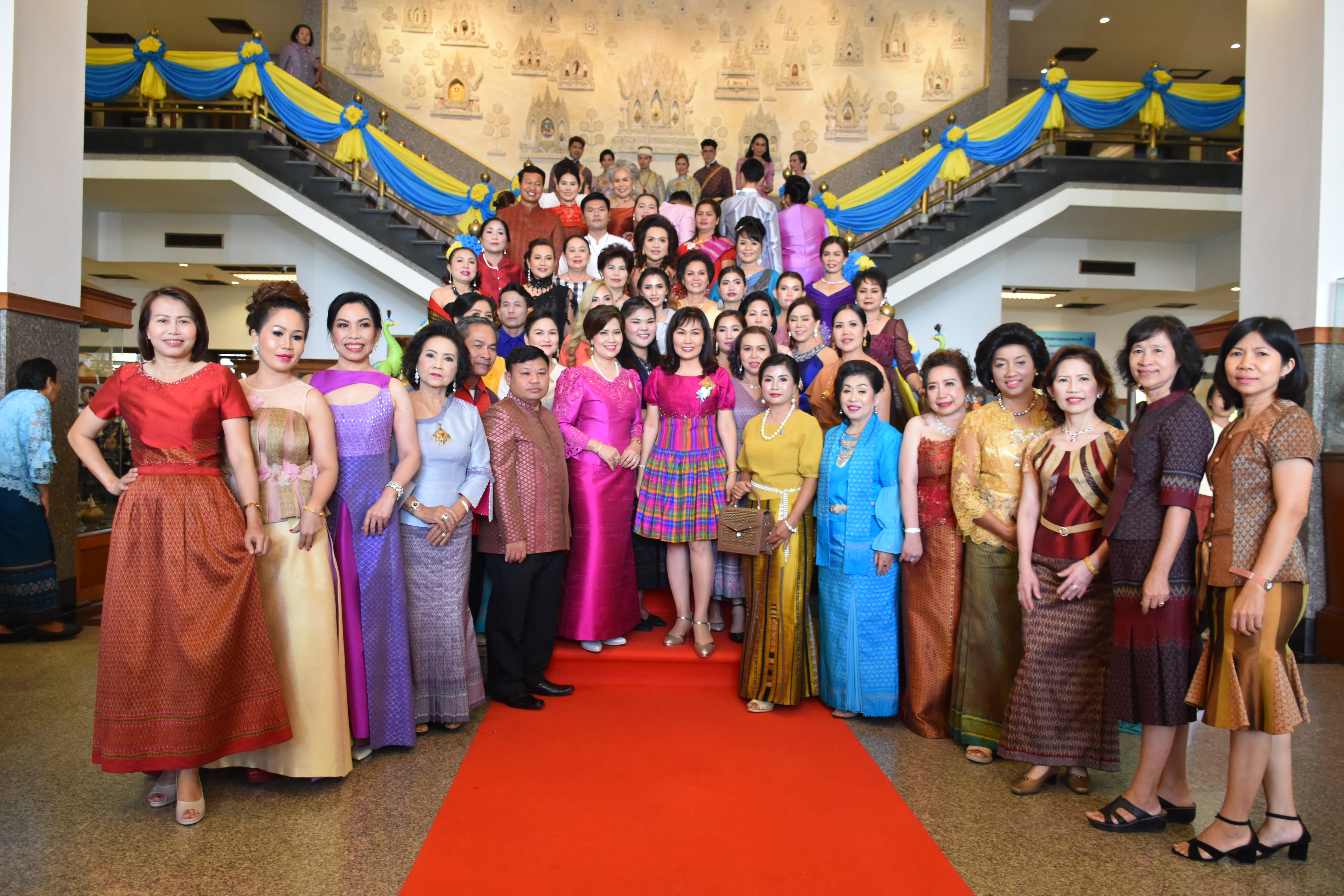 21 กันยายน 2561 งานสมโภชน์พระโพธิสัตว์กวนอิมพันพระหัตถ์และงานเส้นไหมลายผ้าสี่นคราแดนอีสาน ณ ศูนย์ศิลปาชีพบางไทร จังหวัดพระนครศรีอยุธยา