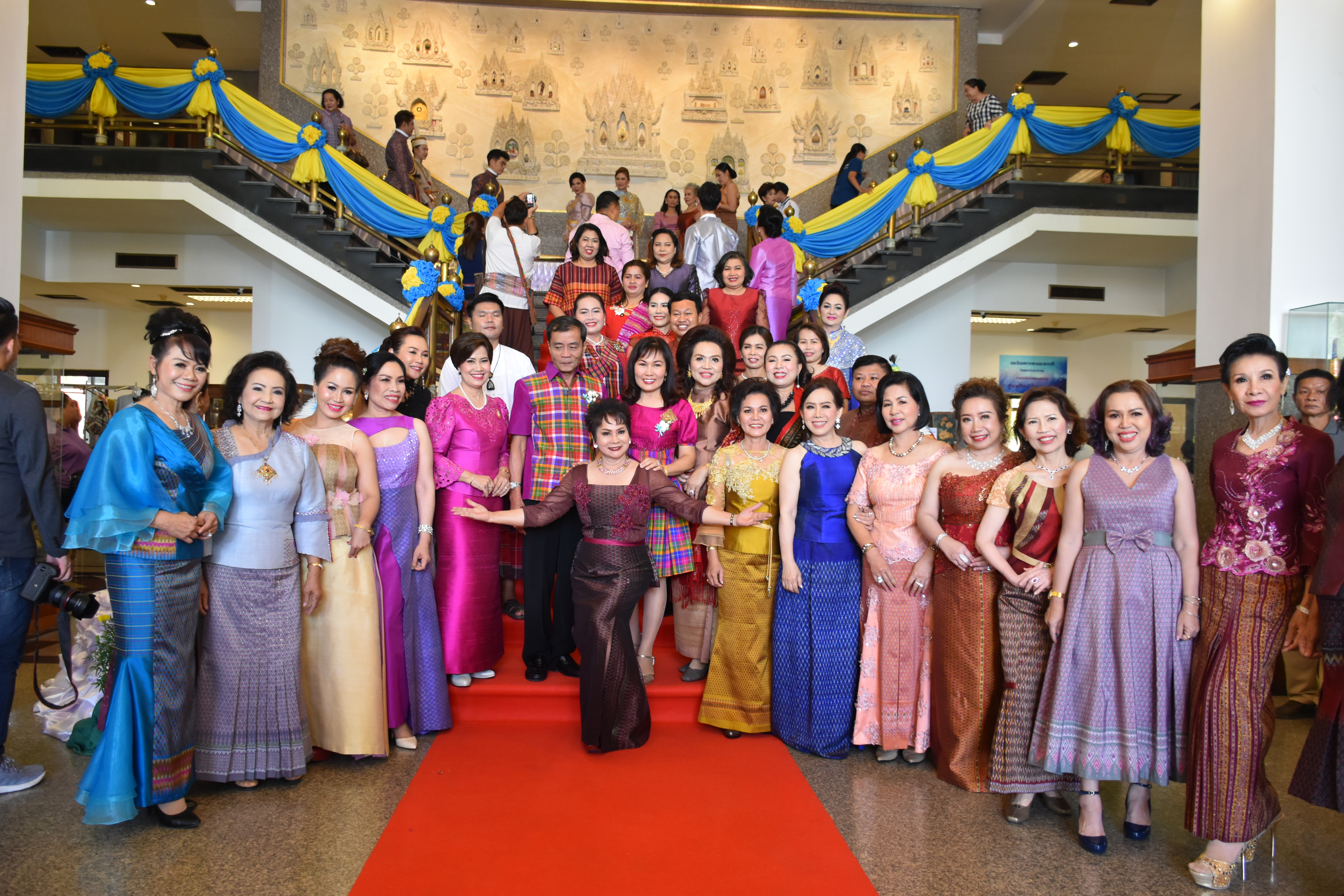 21 กันยายน 2561 งานสมโภชน์พระโพธิสัตว์กวนอิมพันพระหัตถ์และงานเส้นไหมลายผ้าสี่นคราแดนอีสาน ณ ศูนย์ศิลปาชีพบางไทร จังหวัดพระนครศรีอยุธยา