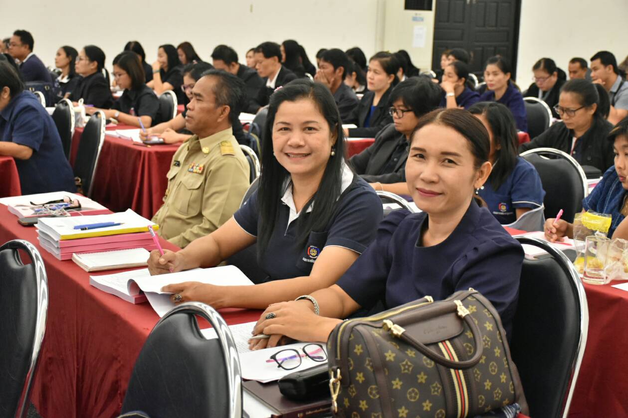 @ มหาสารคาม 8 พฤศจิกายน 2561 ประชุมเชิงปฏิบัติการมอบนโยบายเพื่อเพิ่มประสิทธิภาพ การขับเคลื่อนยุทธศาสตร์กรมการพัฒนาชุมชน ประจำปีงบประมาณพ.ศ.2562 