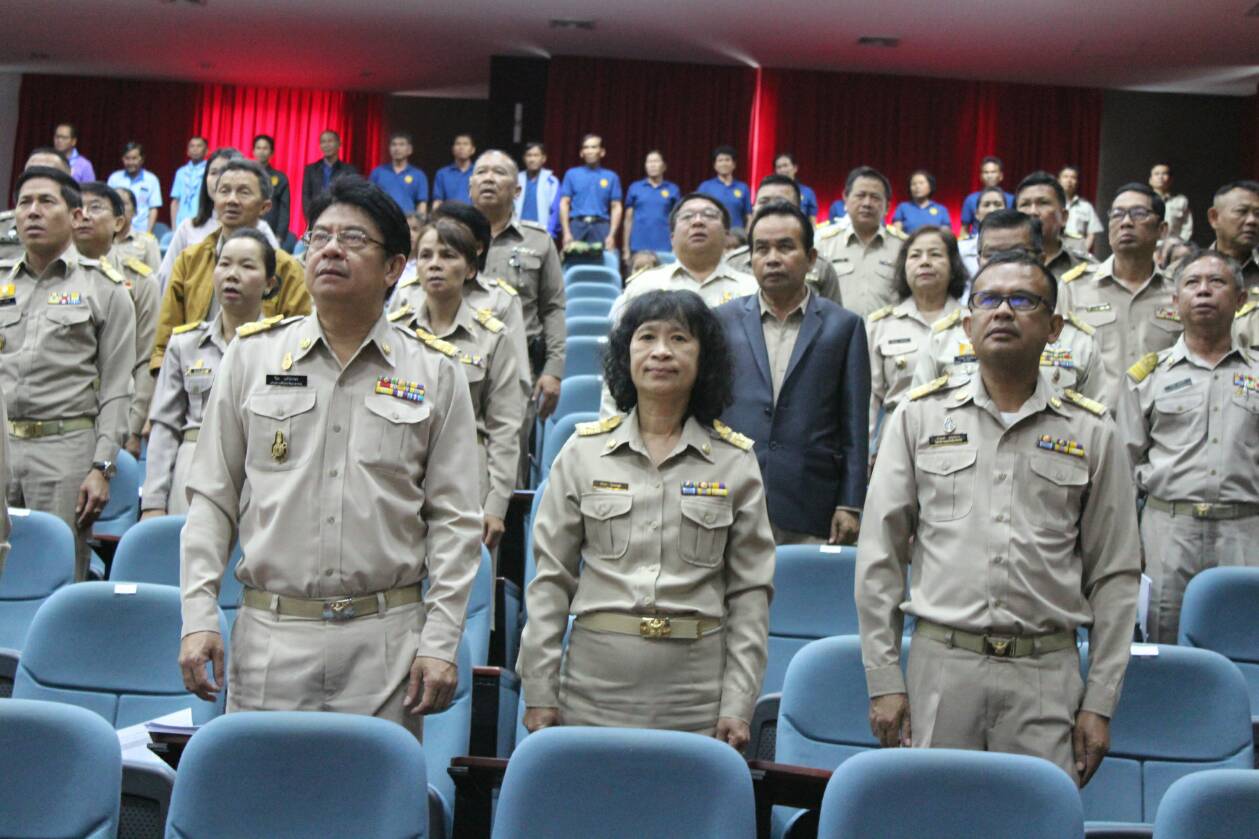 @ มหาสารคาม 29 พฤศจิกายน 2561 การประชุมกรมการจังหวัดมหาสารคาม หัวหน้าส่วนราชการและนายอำเภอ ประจำเดือนพฤศจิกายน 2561 และการจำหน่ายกระเช้าของขวัญจากสินค้า OTOP