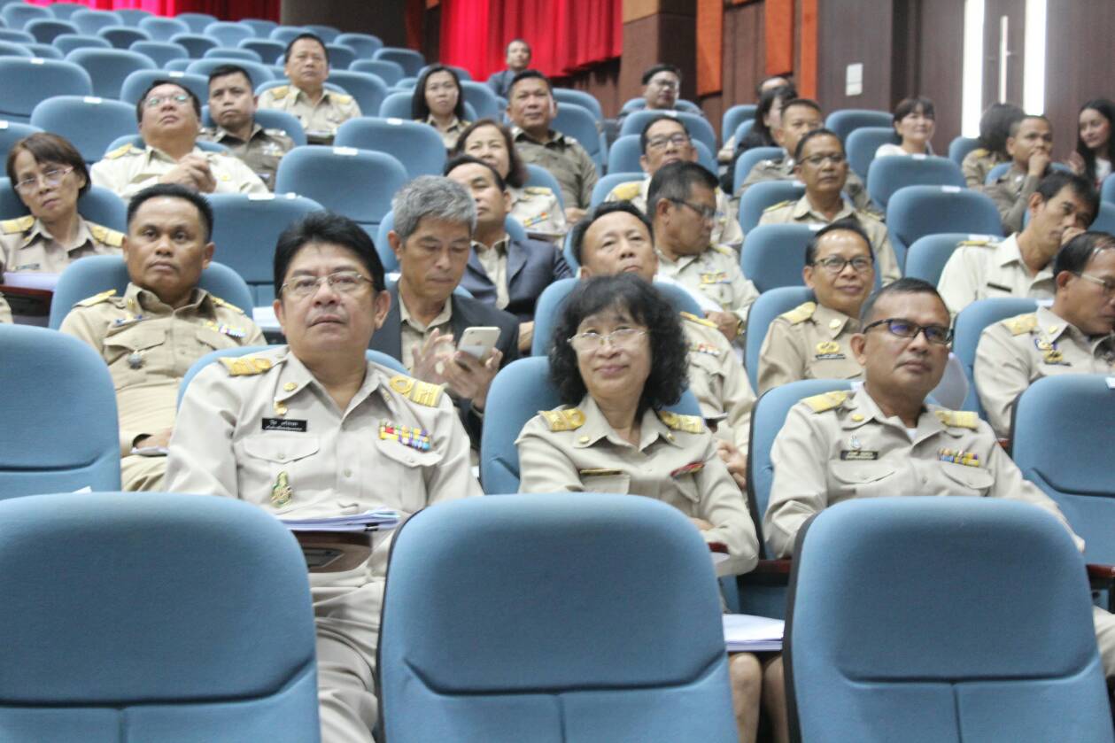 @ มหาสารคาม 29 พฤศจิกายน 2561 การประชุมกรมการจังหวัดมหาสารคาม หัวหน้าส่วนราชการและนายอำเภอ ประจำเดือนพฤศจิกายน 2561 และการจำหน่ายกระเช้าของขวัญจากสินค้า OTOP