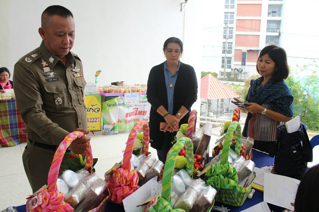 @ มหาสารคาม 29 พฤศจิกายน 2561 การประชุมกรมการจังหวัดมหาสารคาม หัวหน้าส่วนราชการและนายอำเภอ ประจำเดือนพฤศจิกายน 2561 และการจำหน่ายกระเช้าของขวัญจากสินค้า OTOP