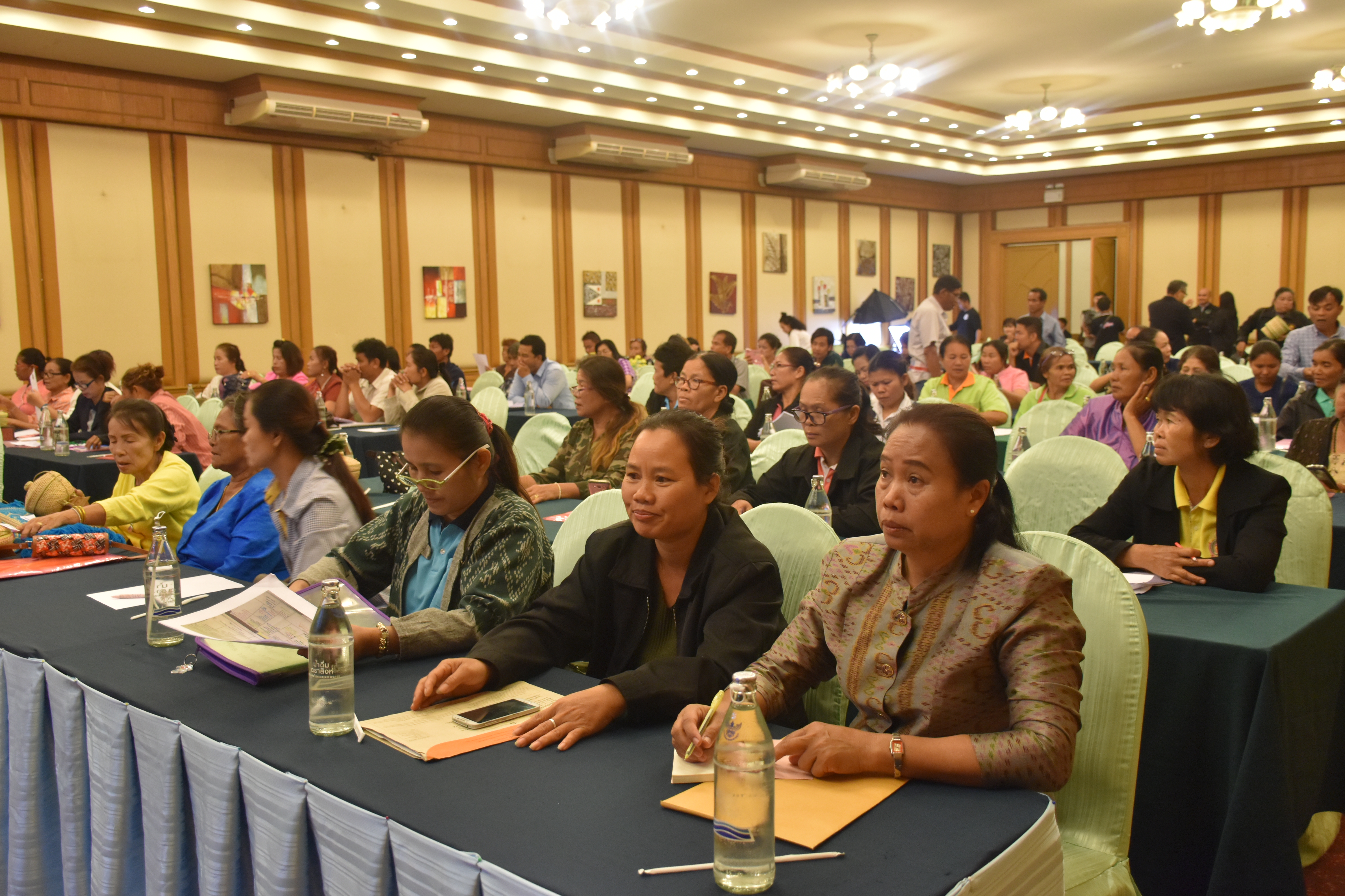 @มหาสารคาม 20 พฤศจิกายน 2561 รวมพลัง สานฝัน กับการยกระดับมาตรฐานผลิตภัณฑ์ OTOP กลุ่มปรับตัวสู่การพัฒนา (กลุ่ม D) ภายใต้โครงการชุมชนท่องเที่ยว OTOP นวัตวิถี