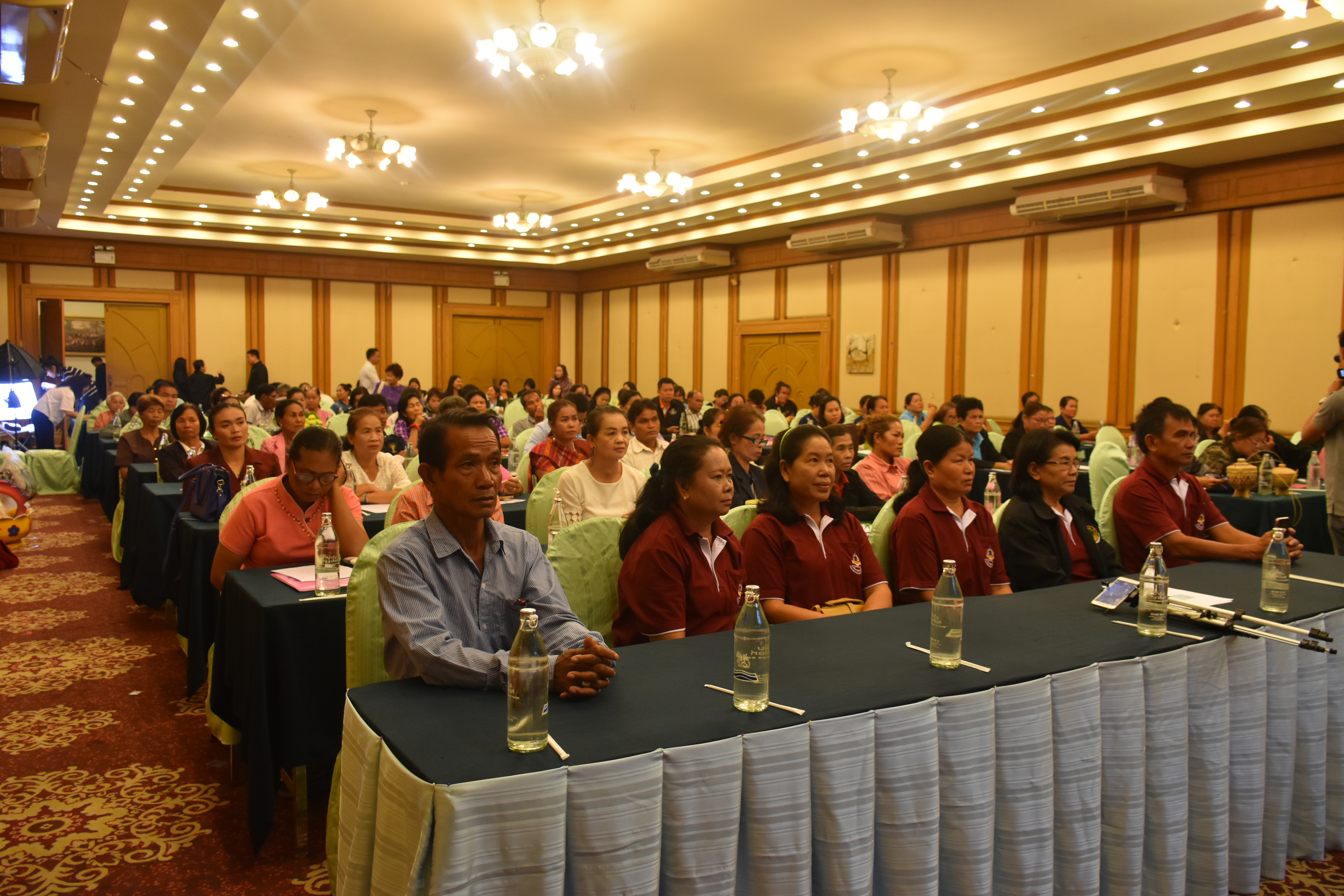 @มหาสารคาม 20 พฤศจิกายน 2561 รวมพลัง สานฝัน กับการยกระดับมาตรฐานผลิตภัณฑ์ OTOP กลุ่มปรับตัวสู่การพัฒนา (กลุ่ม D) ภายใต้โครงการชุมชนท่องเที่ยว OTOP นวัตวิถี