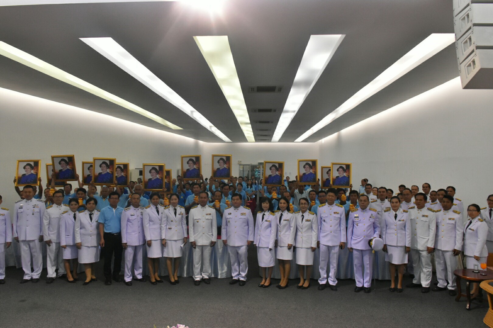 14 พฤศจิกายน 2561 เวลา 09.30 น. สำนักงานพัฒนาชุมชนจังหวัดมหาสารคามจัดพิธีมอบเงินพระราชทานขวัญถุงกองทุนแม่ของแผ่นดิน ประจำปี 2561