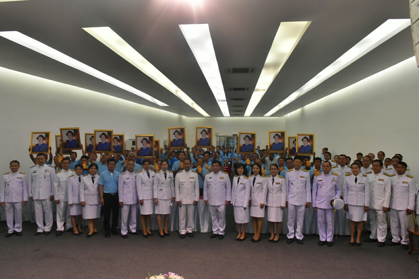 14 พฤศจิกายน 2561 เวลา 09.30 น. สำนักงานพัฒนาชุมชนจังหวัดมหาสารคามจัดพิธีมอบเงินพระราชทานขวัญถุงกองทุนแม่ของแผ่นดิน ประจำปี 2561