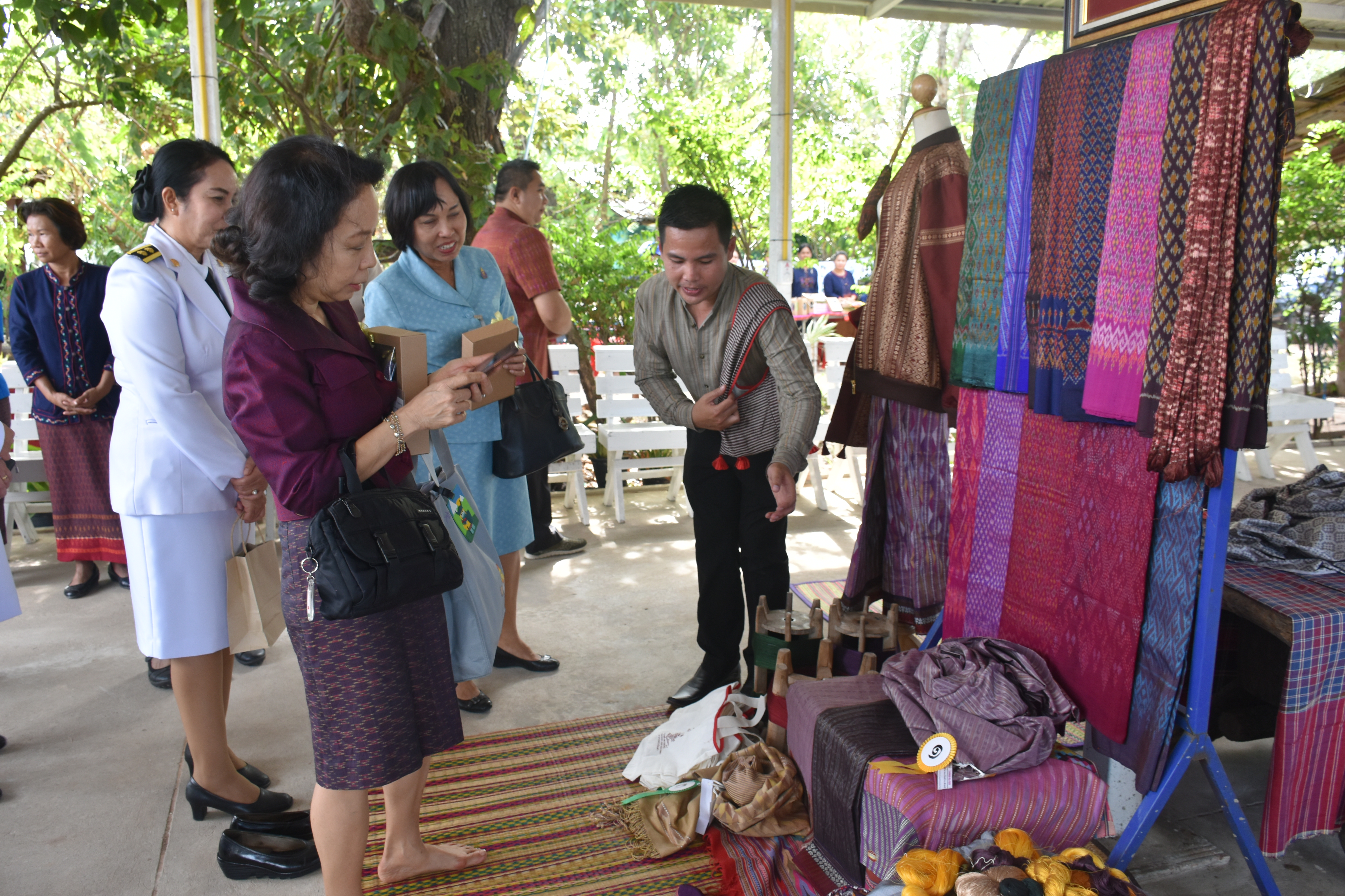 @ มหาสารคาม เมืองตักสิลานคร 4 ธันวาคม 2561 เวลา 10.00 น. ต้อนรับคณะผู้บริหารร้านภูฟ้า