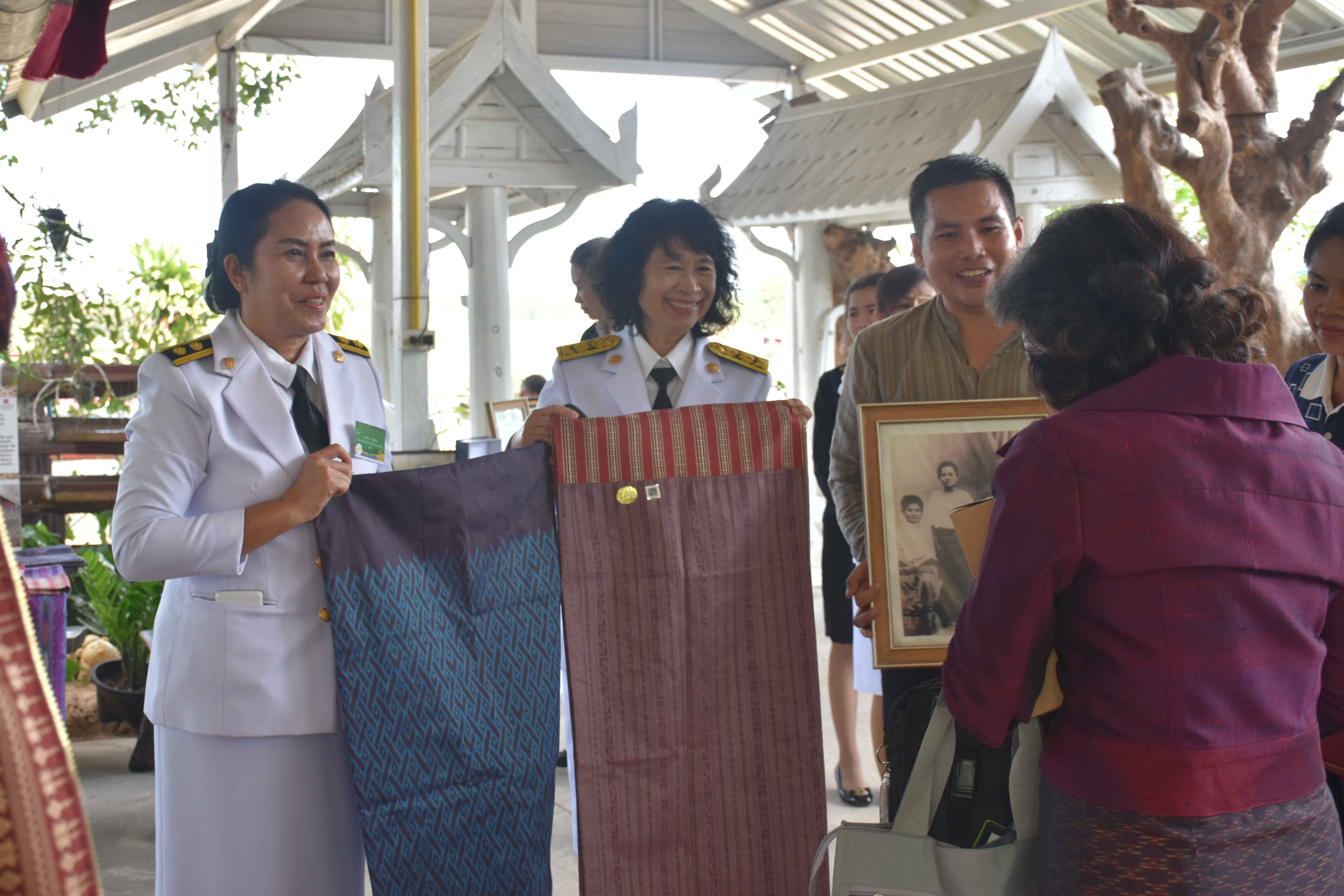 @ มหาสารคาม เมืองตักสิลานคร 4 ธันวาคม 2561 เวลา 10.00 น. ต้อนรับคณะผู้บริหารร้านภูฟ้า