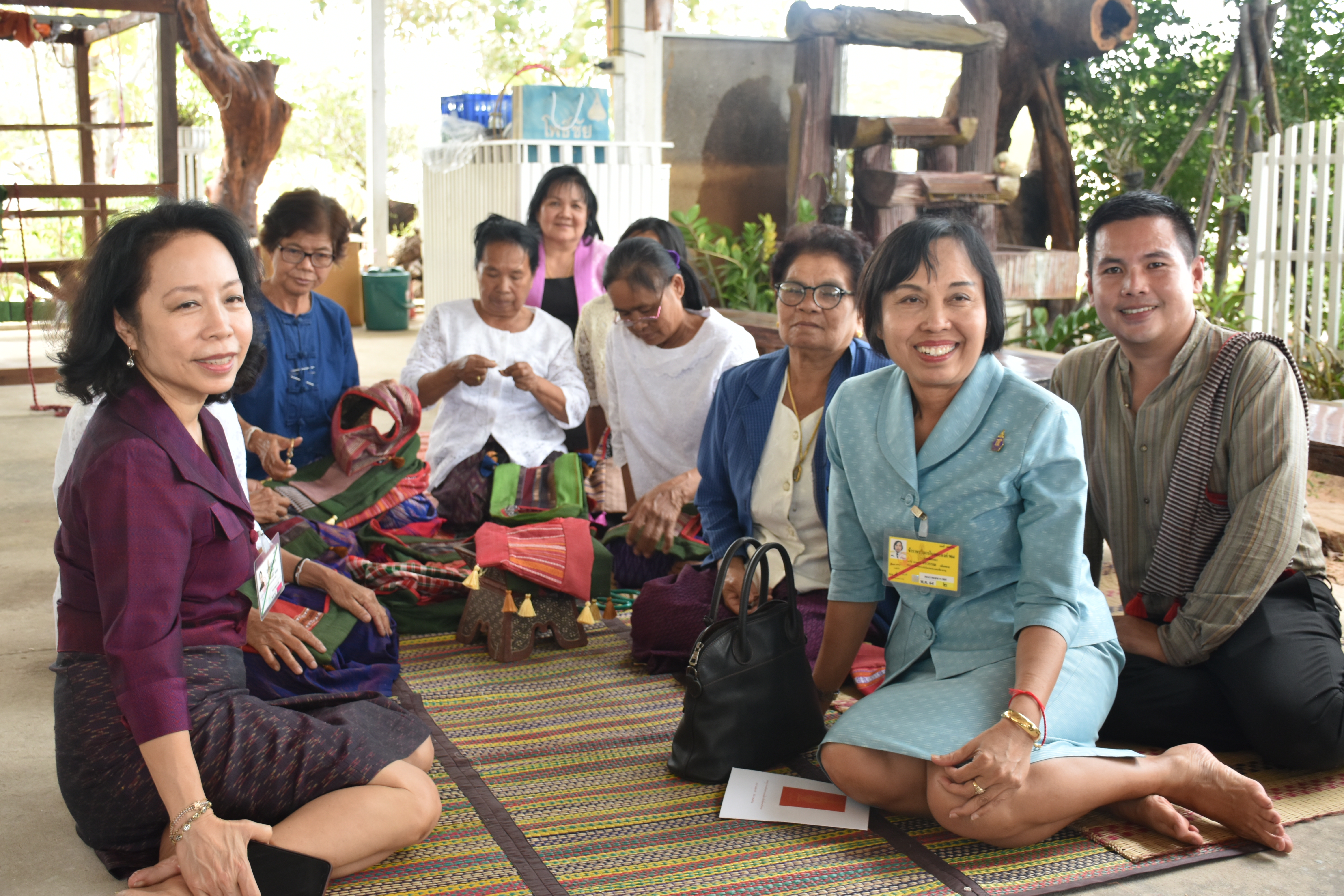 @ มหาสารคาม เมืองตักสิลานคร 4 ธันวาคม 2561 เวลา 10.00 น. ต้อนรับคณะผู้บริหารร้านภูฟ้า