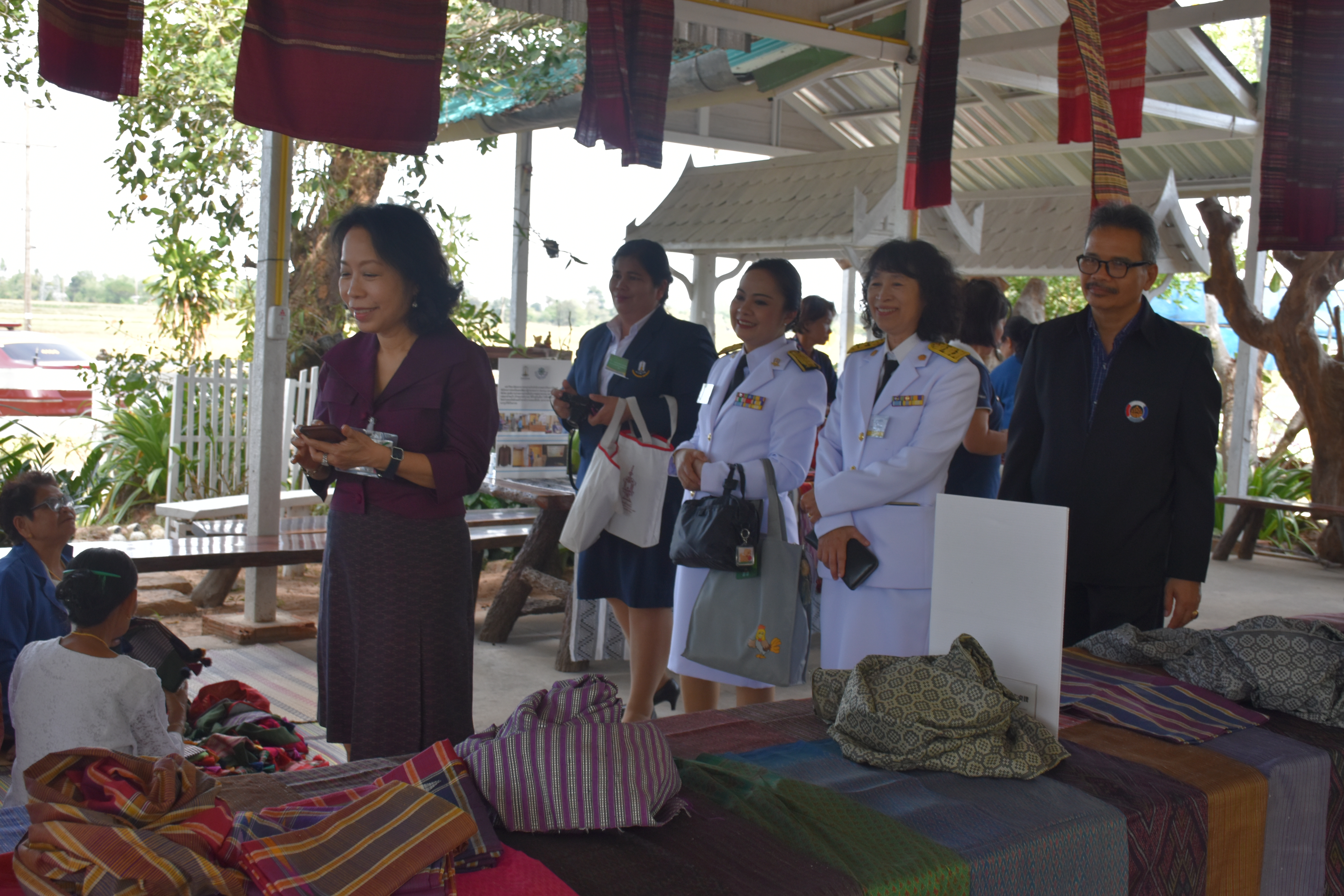 @ มหาสารคาม เมืองตักสิลานคร 4 ธันวาคม 2561 เวลา 10.00 น. ต้อนรับคณะผู้บริหารร้านภูฟ้า