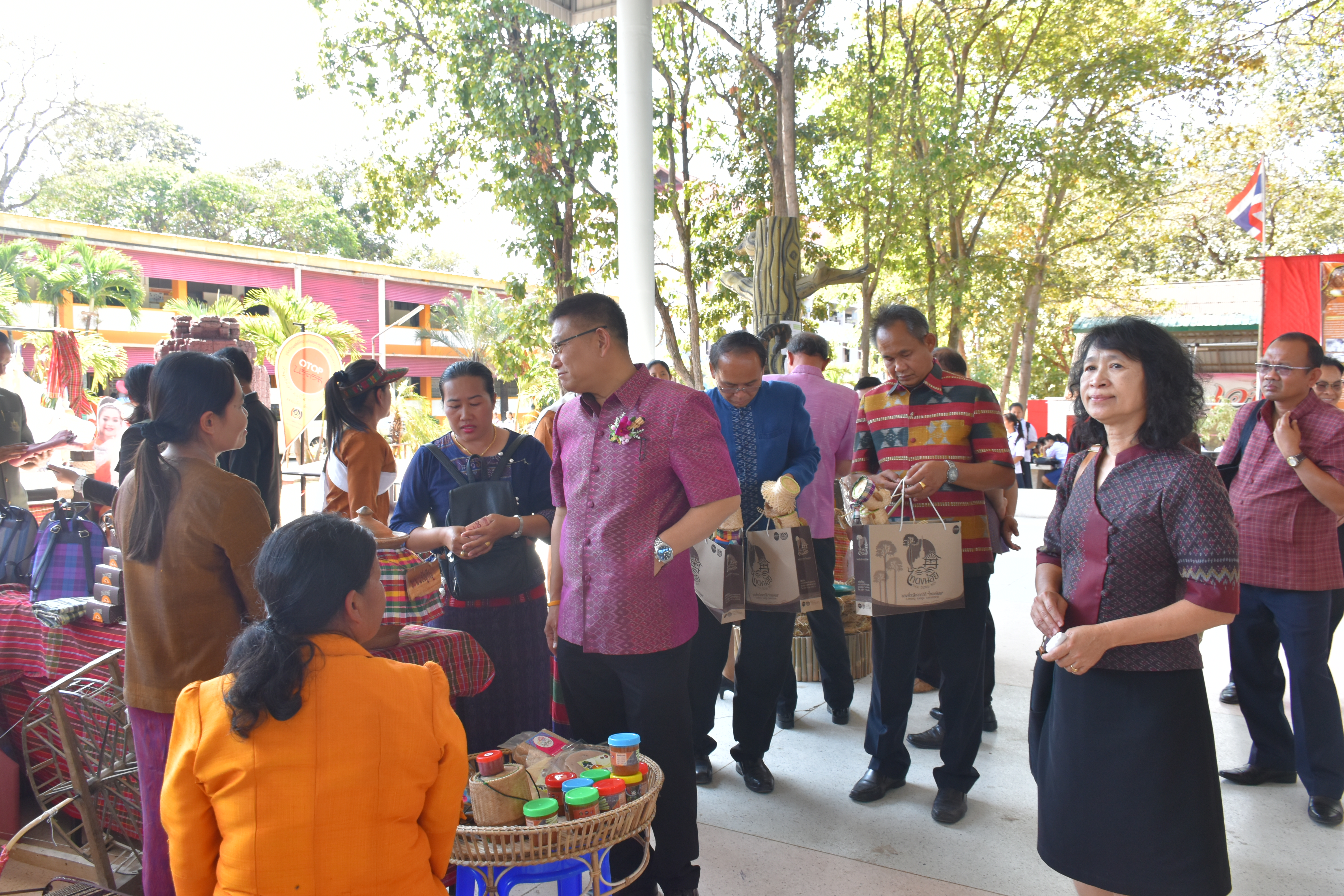 8 มกราคม 2562 เวลา 10.00 น. โครงการสมาชิกสภานิติบัญญัติแห่งชาติ พบปะประชาชนตามวิถีไทยนิยม ยั่งยืน ภาคตะวันออกเฉียงเหนือ