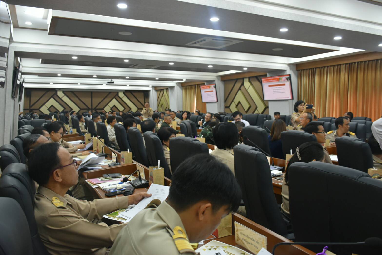 27 มีนาคม 2562 เวลา 07.30 น. การประชุมกรมการจังหวัดมหาสารคาม หัวหน้าส่วนราชการและนายอำเภอ ประจำเดือนมีนาคม 2562