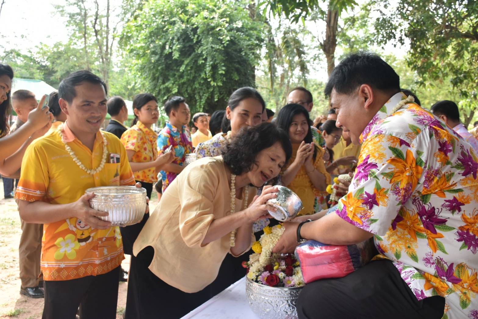 9 เม.ย. 2562 เวลา 15.00 น. ประเพณีวันสงกรานต์รดน้ำขอพรท่านผู้ว่าราชการจังหวัดมหาสารคาม