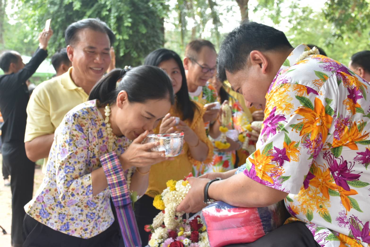 9 เม.ย. 2562 เวลา 15.00 น. ประเพณีวันสงกรานต์รดน้ำขอพรท่านผู้ว่าราชการจังหวัดมหาสารคาม