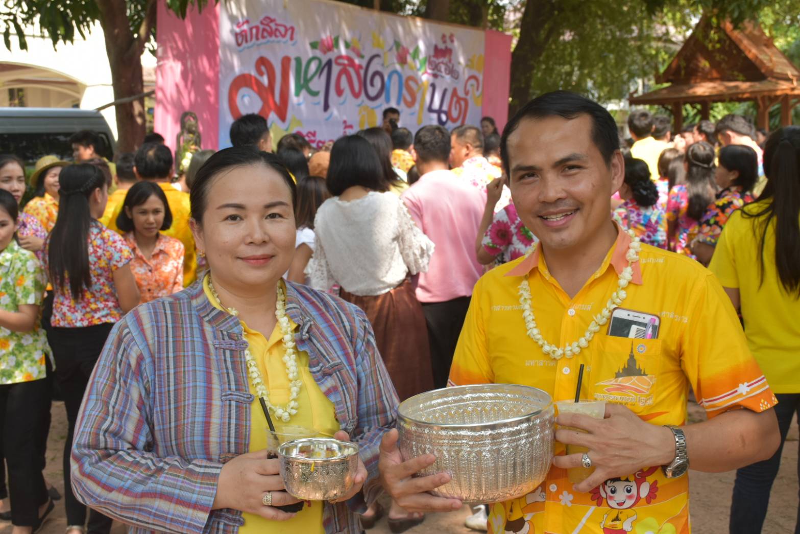 9 เม.ย. 2562 เวลา 15.00 น. ประเพณีวันสงกรานต์รดน้ำขอพรท่านผู้ว่าราชการจังหวัดมหาสารคาม