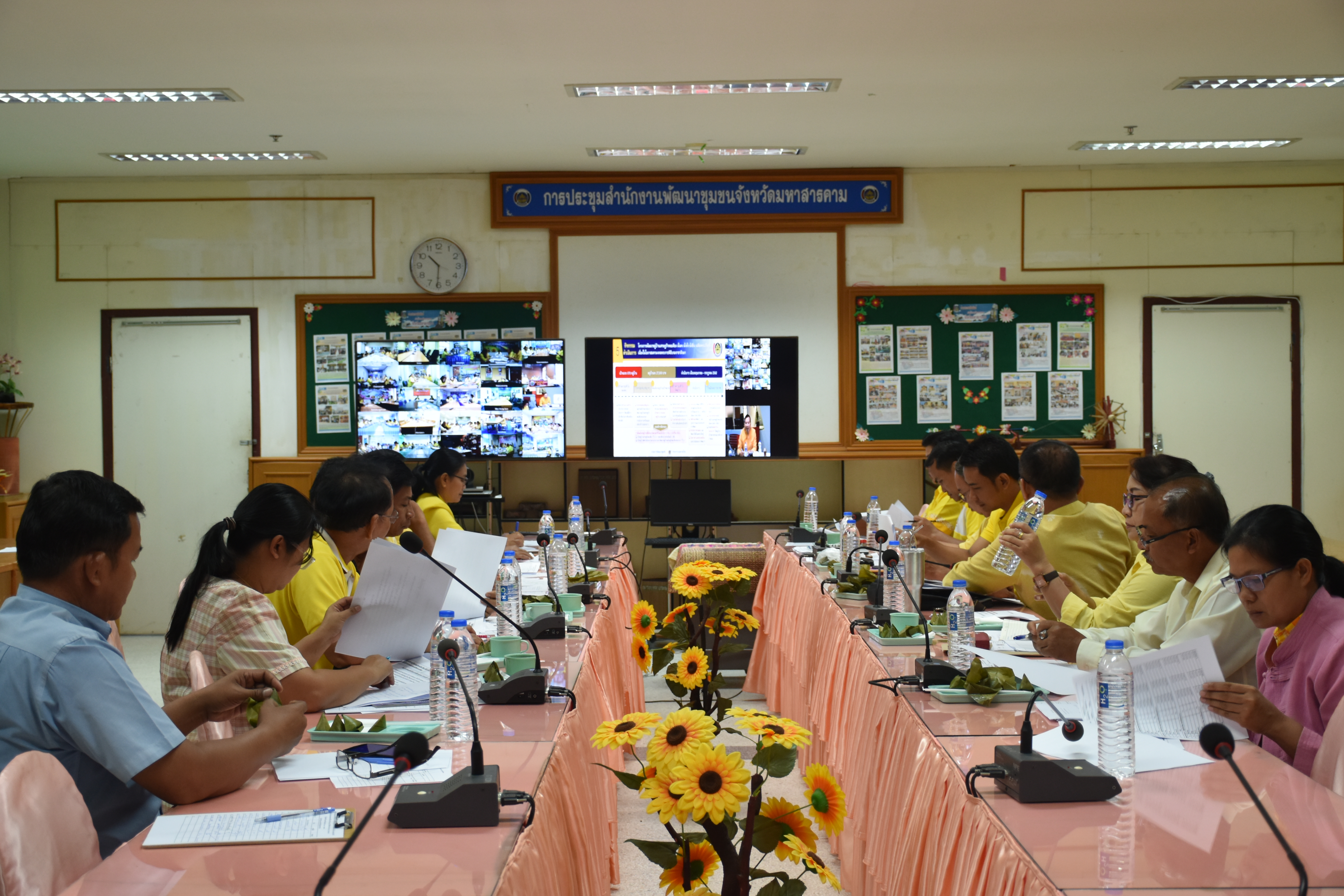 23 เม.ย.2562 เวลา 10.00 น. ร่วมรับฟังการประชุมสร้างความเข้าใจโครงการพัฒนาหมู่บ้านเศรษฐกิจพอเพียง มั่นคง มั่งคั่ง ยั่งยืน เฉลิมพระเกียรติ เนื่องในโอกาสมหามงคลพระราชพิธีบรมราชาภิเษก ผ่านระบบวีดิทัศน์ทางไกล(Video Conference)