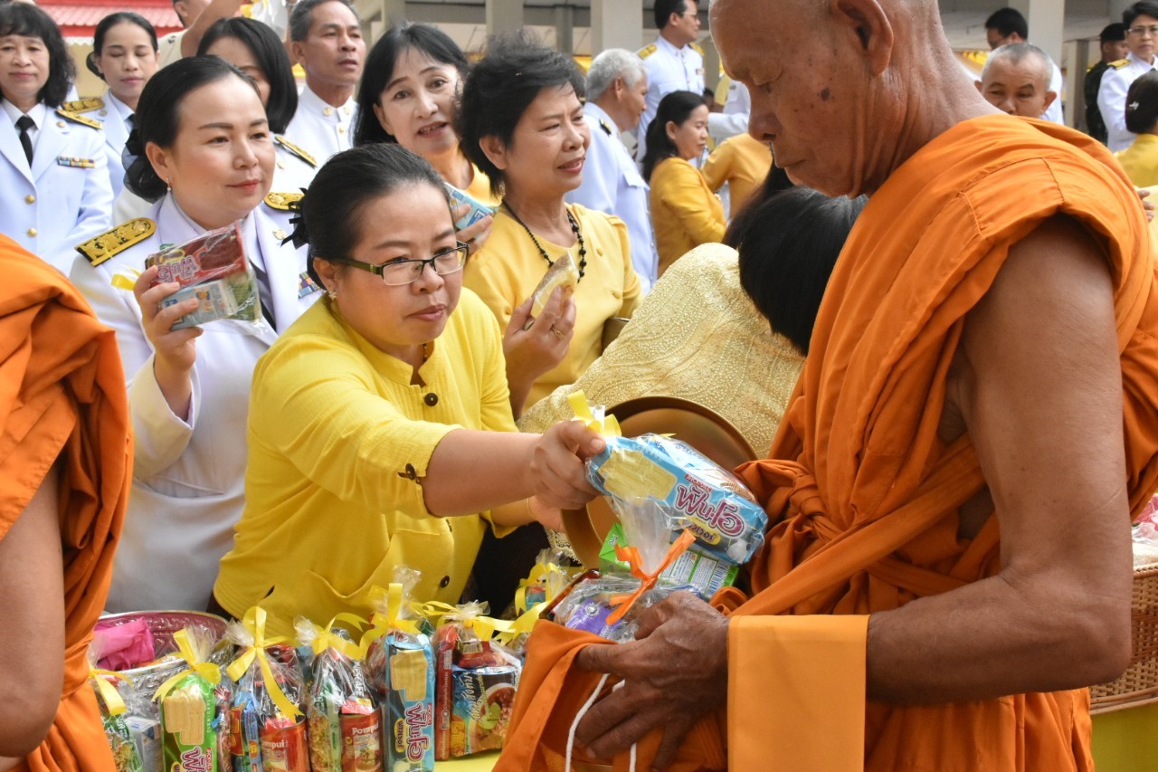 4 พฤษภาคม 2562 เวลา 06.30 น. พัฒนาชุมชนจังหวัดมหาสารคาม ร่วมพิธีเปิดกรวยถวายราชสักการะหน้าพระฉายาลักษณ์สมเด็จพระเจ้าอยู่หัว พิธีเจริญพระพุทธมนต์ ทำบุญตักบาตร และรับชมการถ่ายทอดสดของโทรทัศน์รวมการเฉพาะกิจแห่งประเทศไทย