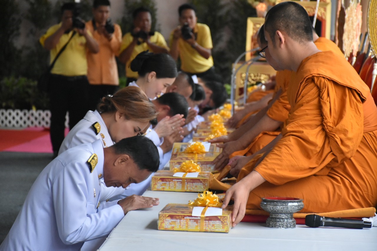 4 พฤษภาคม 2562 เวลา 06.30 น. พัฒนาชุมชนจังหวัดมหาสารคาม ร่วมพิธีเปิดกรวยถวายราชสักการะหน้าพระฉายาลักษณ์สมเด็จพระเจ้าอยู่หัว พิธีเจริญพระพุทธมนต์ ทำบุญตักบาตร และรับชมการถ่ายทอดสดของโทรทัศน์รวมการเฉพาะกิจแห่งประเทศไทย