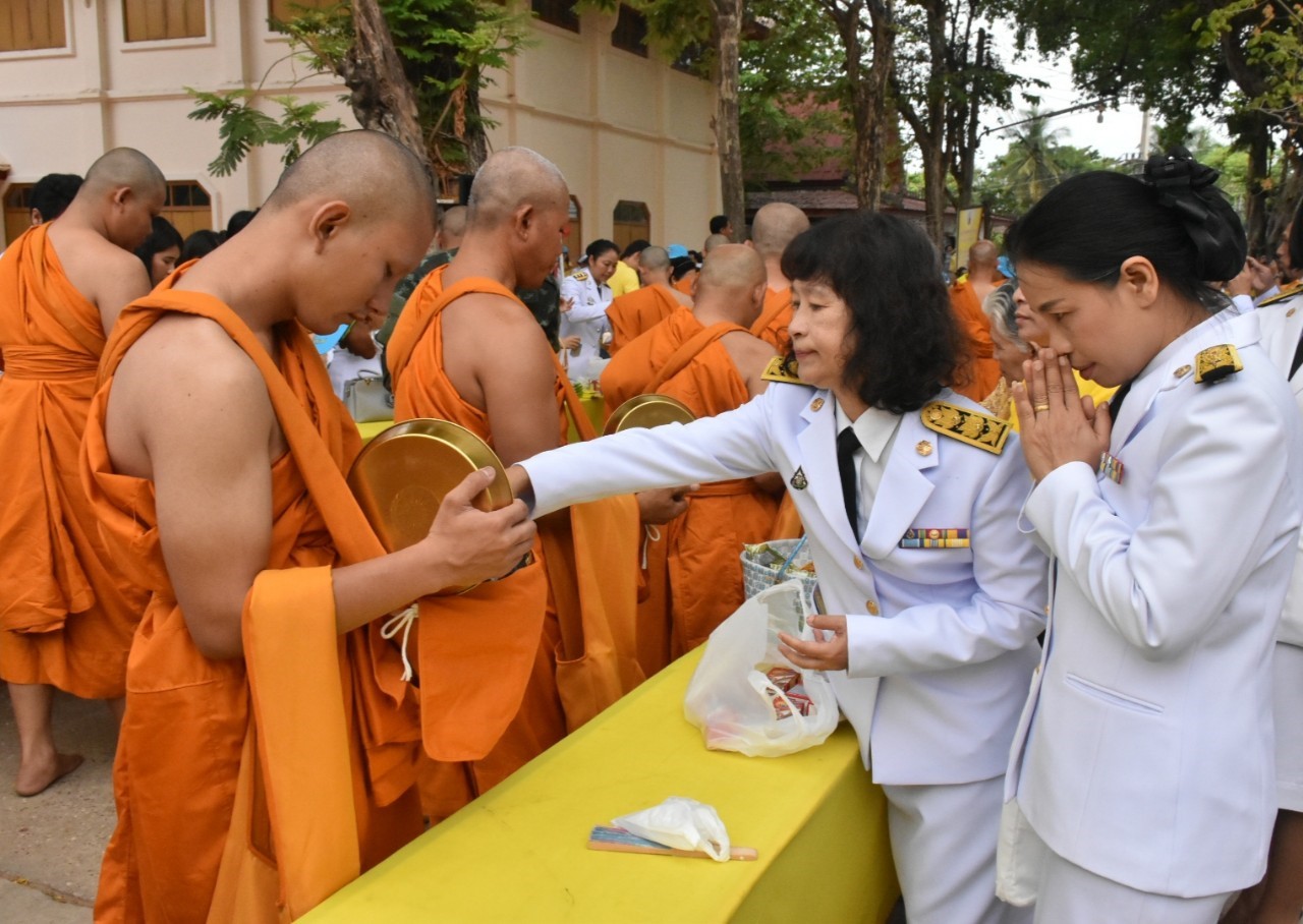 4 พฤษภาคม 2562 เวลา 06.30 น. พัฒนาชุมชนจังหวัดมหาสารคาม ร่วมพิธีเปิดกรวยถวายราชสักการะหน้าพระฉายาลักษณ์สมเด็จพระเจ้าอยู่หัว พิธีเจริญพระพุทธมนต์ ทำบุญตักบาตร และรับชมการถ่ายทอดสดของโทรทัศน์รวมการเฉพาะกิจแห่งประเทศไทย