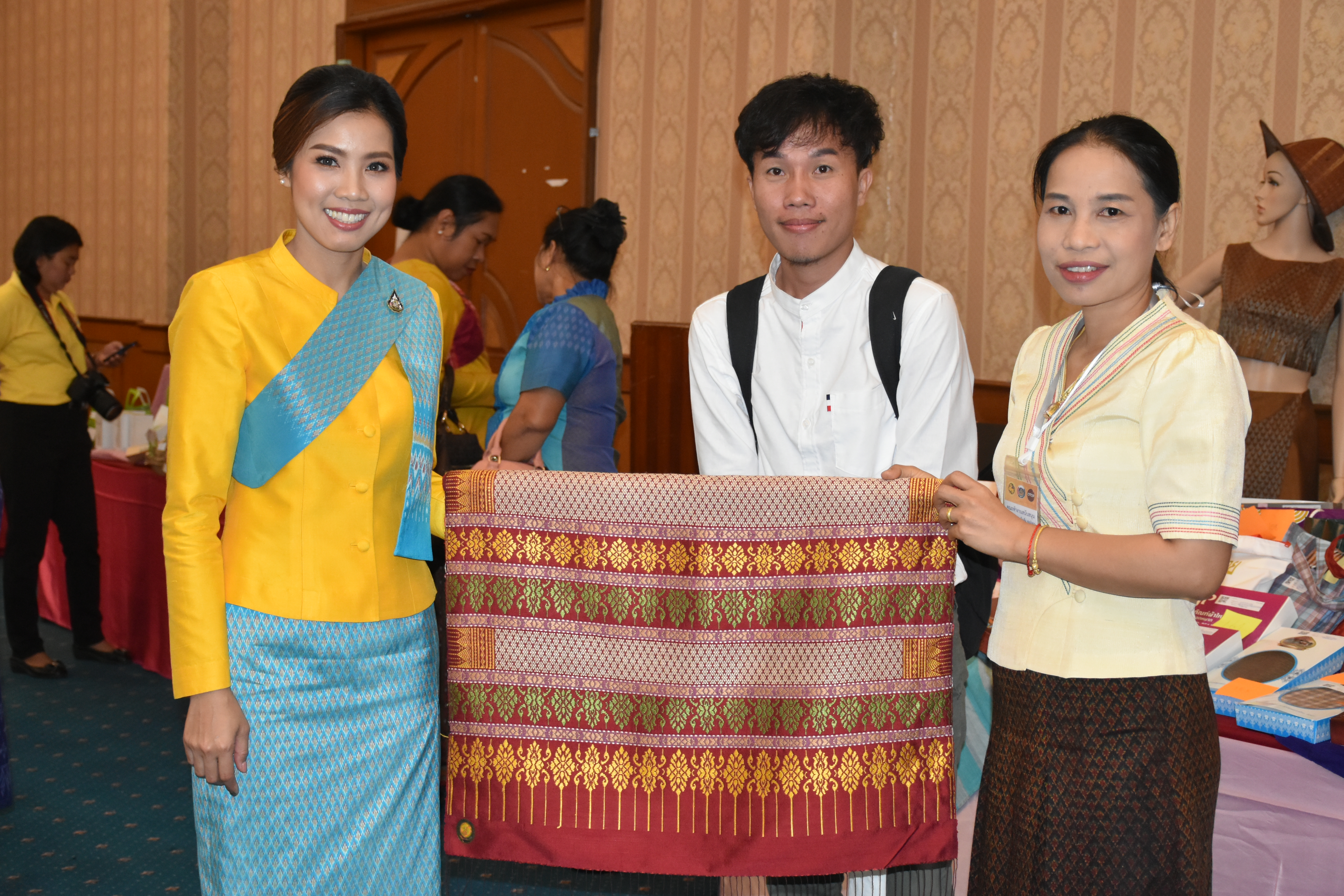 17 พฤษภาคม 2562 เวลา 10.00 น.พัฒนาชุมชนจังหวัดมหาสารคาม จัดกิจกรรม“สุดยอดผลิตภัณฑ์ OTOP ภูมิปัญญาไทย ก้าวไกลสู่สากล”ตามโครงการคัดสรรสุดยอดหนึ่งตำบล หนึ่งผลิตภัณฑ์ไทย ปี พ.ศ.2562 ( OTOP Product Champion:OPC) จังหวัดมหาสารคาม