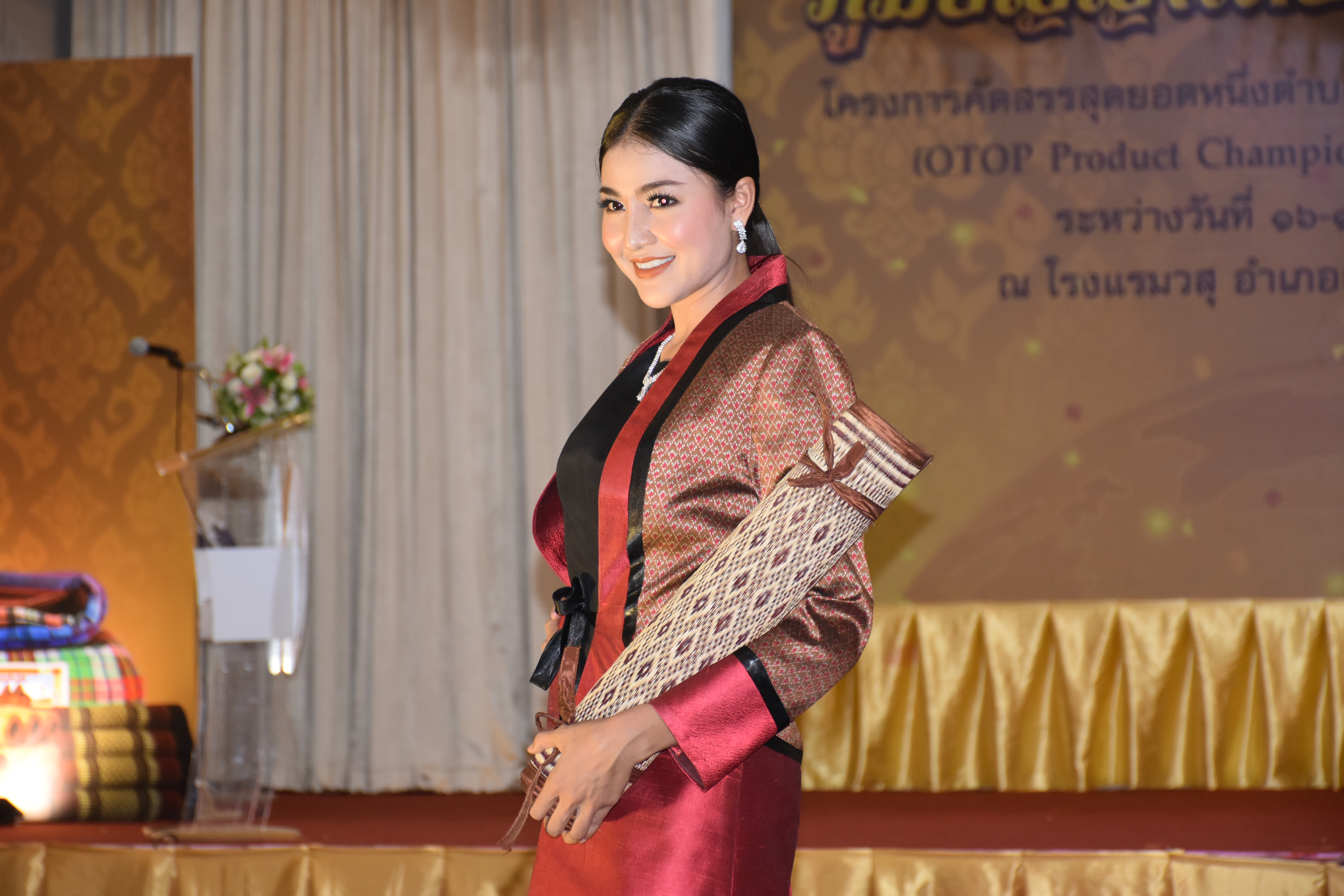 17 พฤษภาคม 2562 เวลา 10.00 น.พัฒนาชุมชนจังหวัดมหาสารคาม จัดกิจกรรม“สุดยอดผลิตภัณฑ์ OTOP ภูมิปัญญาไทย ก้าวไกลสู่สากล”ตามโครงการคัดสรรสุดยอดหนึ่งตำบล หนึ่งผลิตภัณฑ์ไทย ปี พ.ศ.2562 ( OTOP Product Champion:OPC) จังหวัดมหาสารคาม