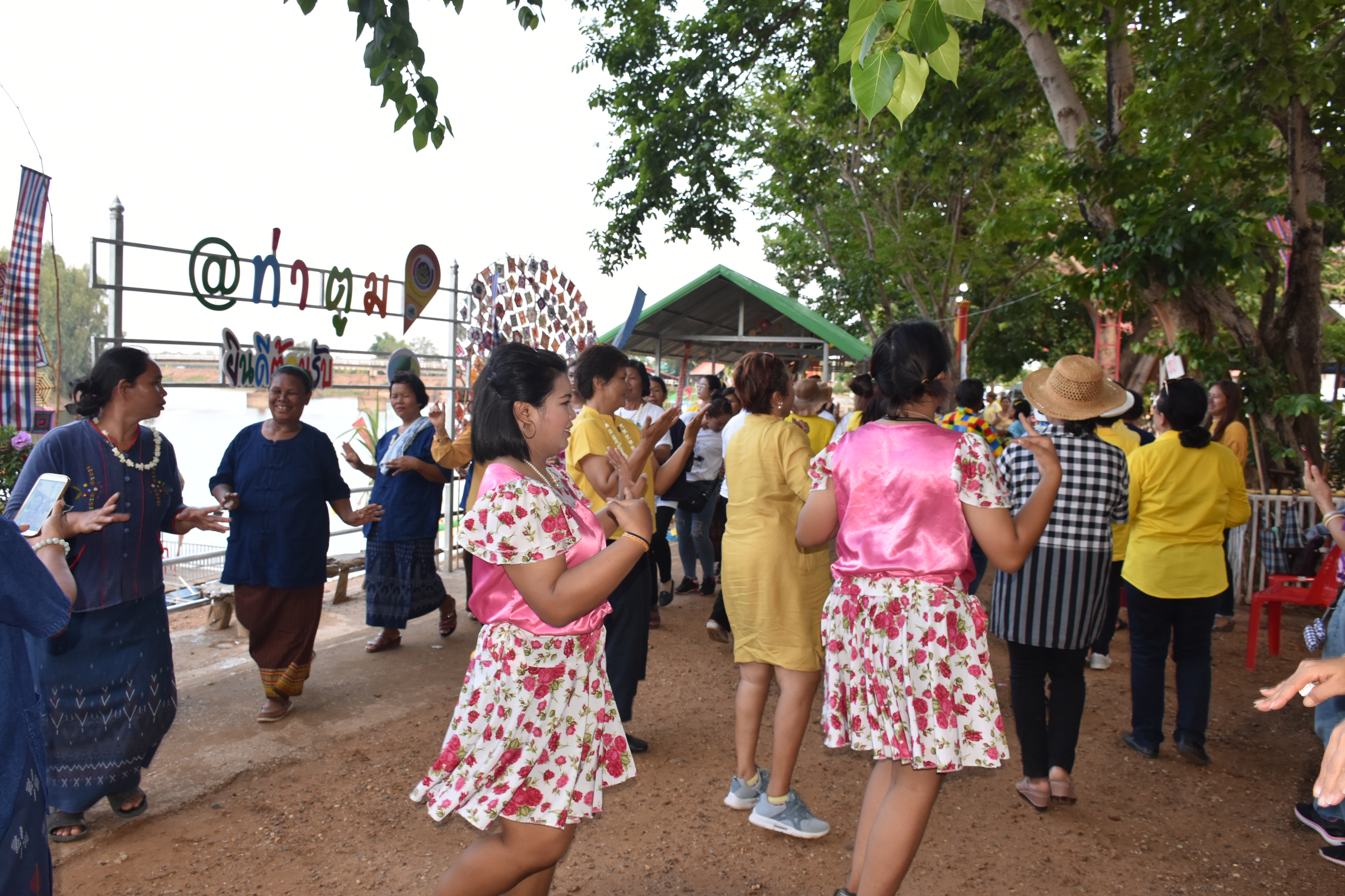๙ พฤษภาคม ๒๕๖๒ เวลา ๑๓.๐๐ น.กิจกรรมทดสอบโปรแกรมการท่องเที่ยวหมู่บ้าน OTOP เพื่อการท่องเที่ยวเชิงวัฒนธรรม บ้านท่าตูม ตำบลท่าตูม อำเภอเมืองมหาสารคาม จังหวัดมหาสารคาม